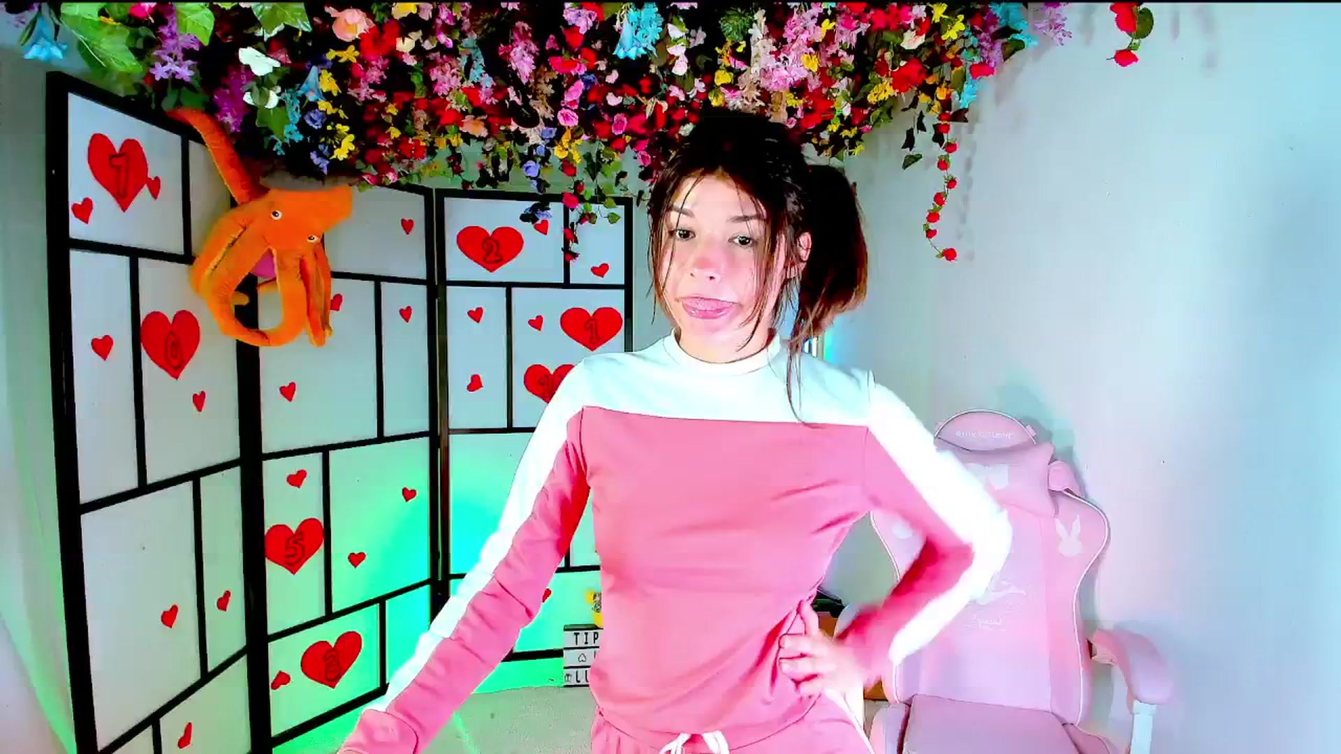 Gallery image thumbnail from Agostinha_Red's myfreecams stream on, 11/22/2024, 18:11 image 9 of 20