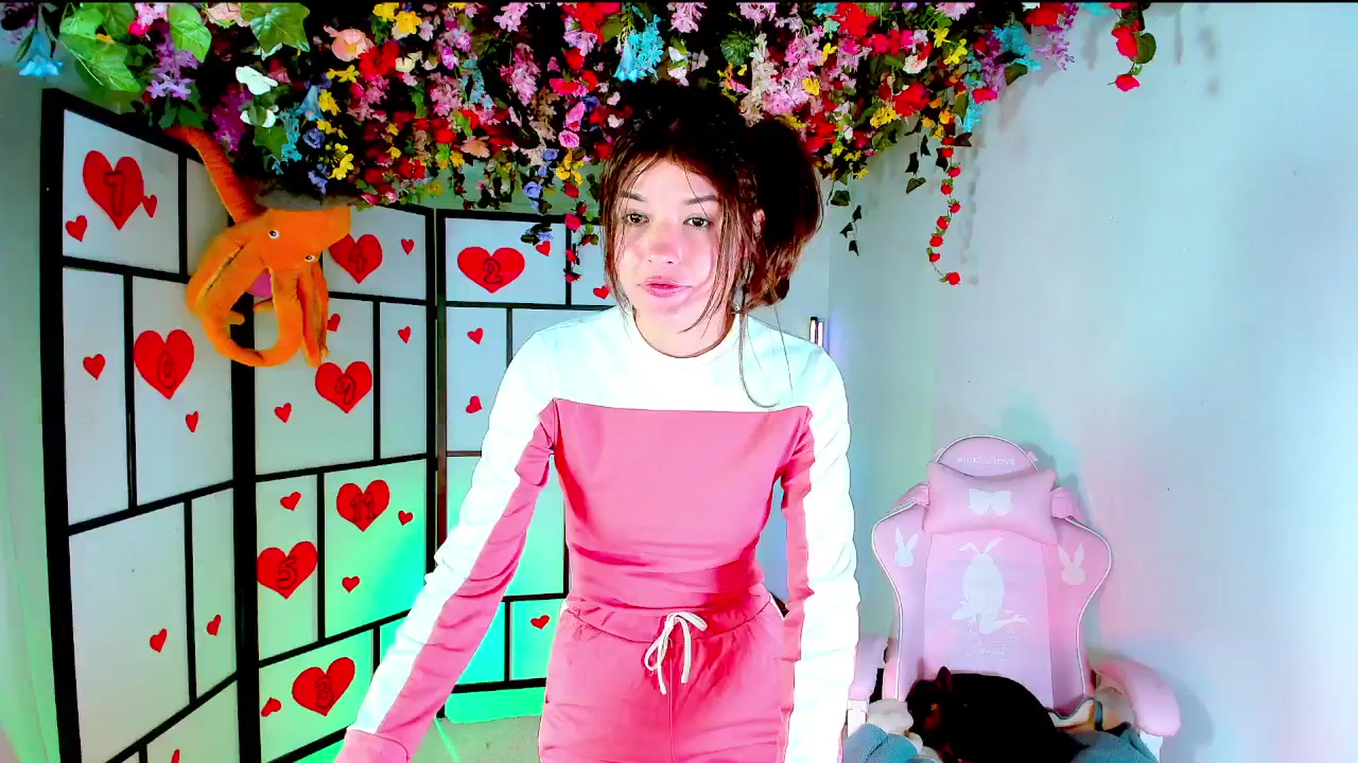Gallery image thumbnail from Agostinha_Red's myfreecams stream on, 11/22/2024, 18:11 image 2 of 20