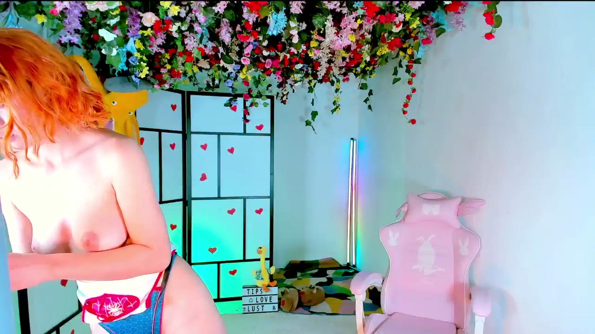 Gallery image thumbnail from Agostinha_Red's myfreecams stream on, 11/25/2024, 24:38 image 7 of 20