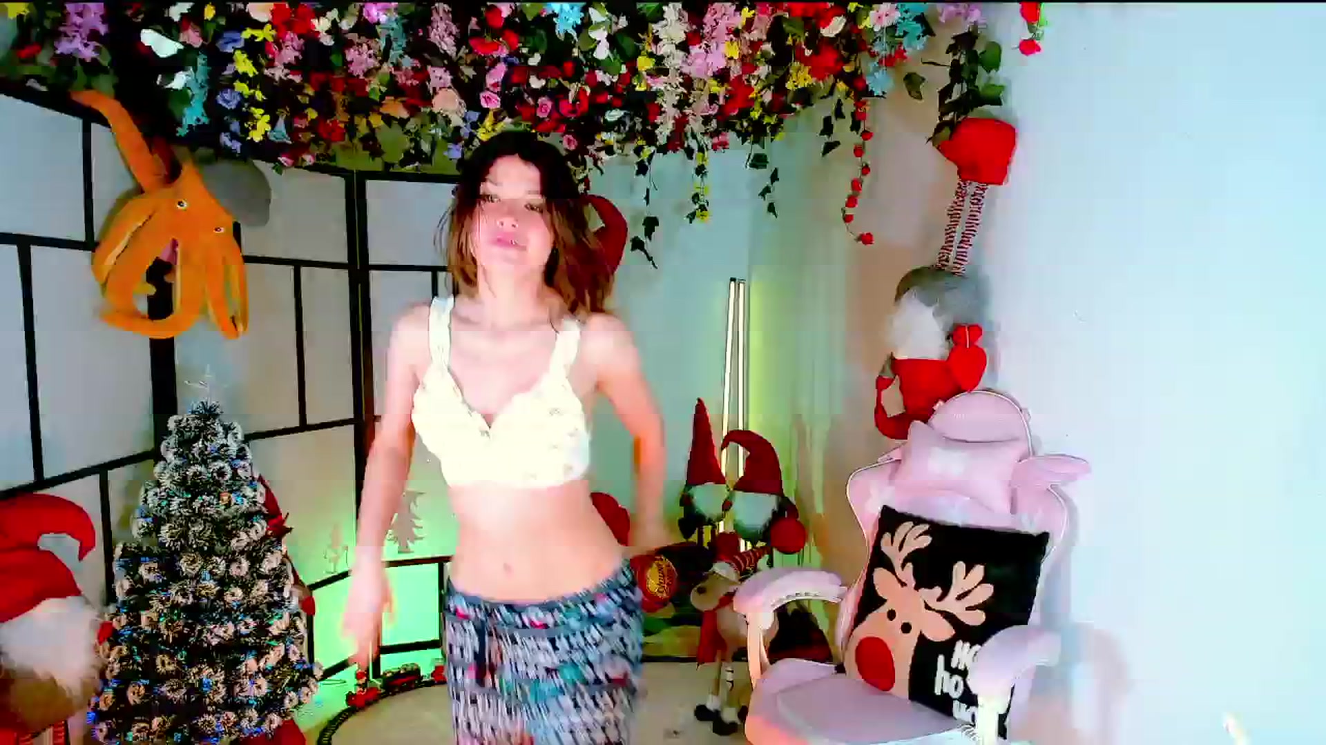 Gallery image thumbnail from Agostinha_Red's myfreecams stream on, 12/12/2024, 22:48 image 15 of 20