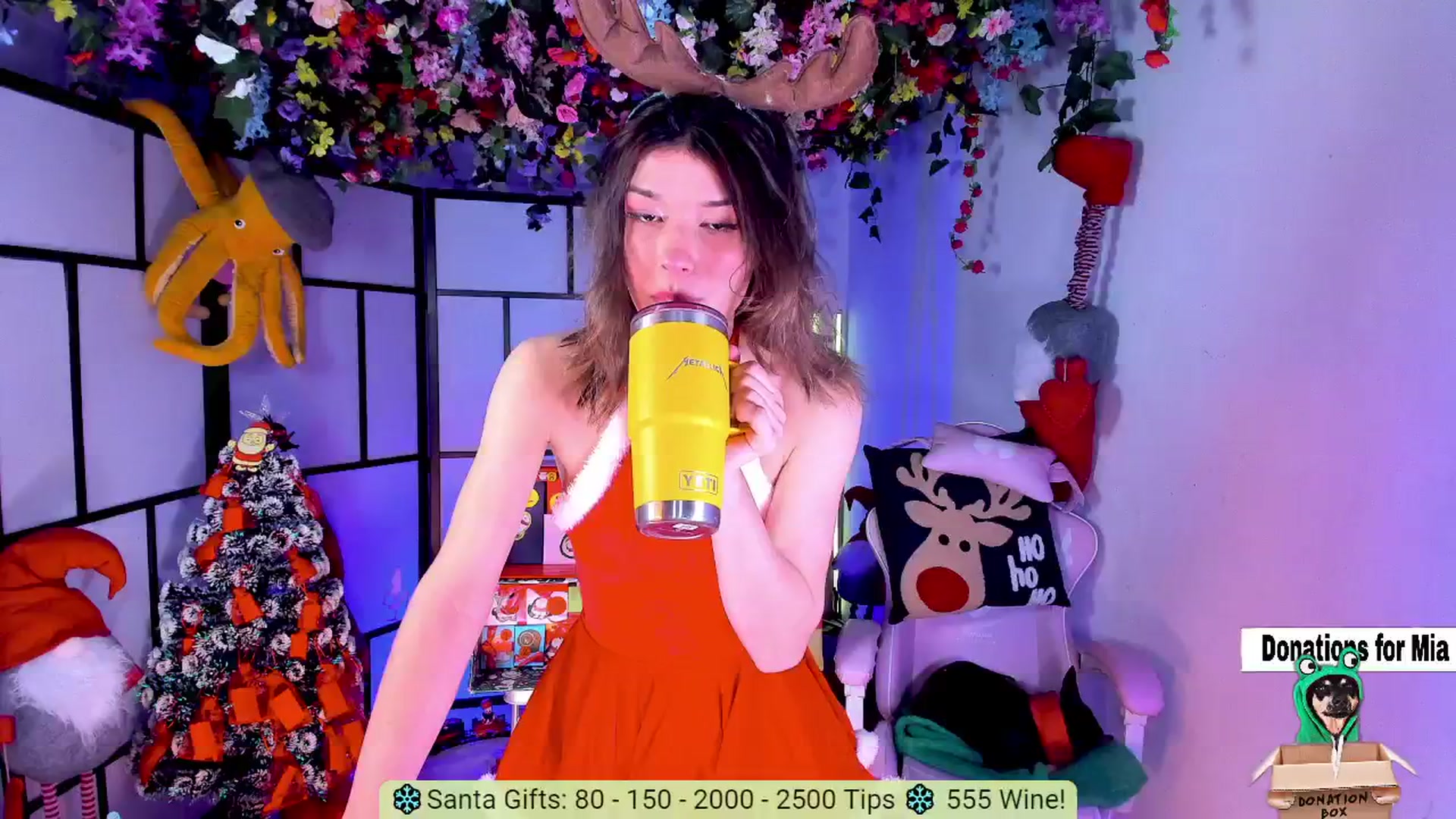 Gallery image thumbnail from Agostinha_Red's myfreecams stream on, 12/25/2024, 22:04 image 8 of 20