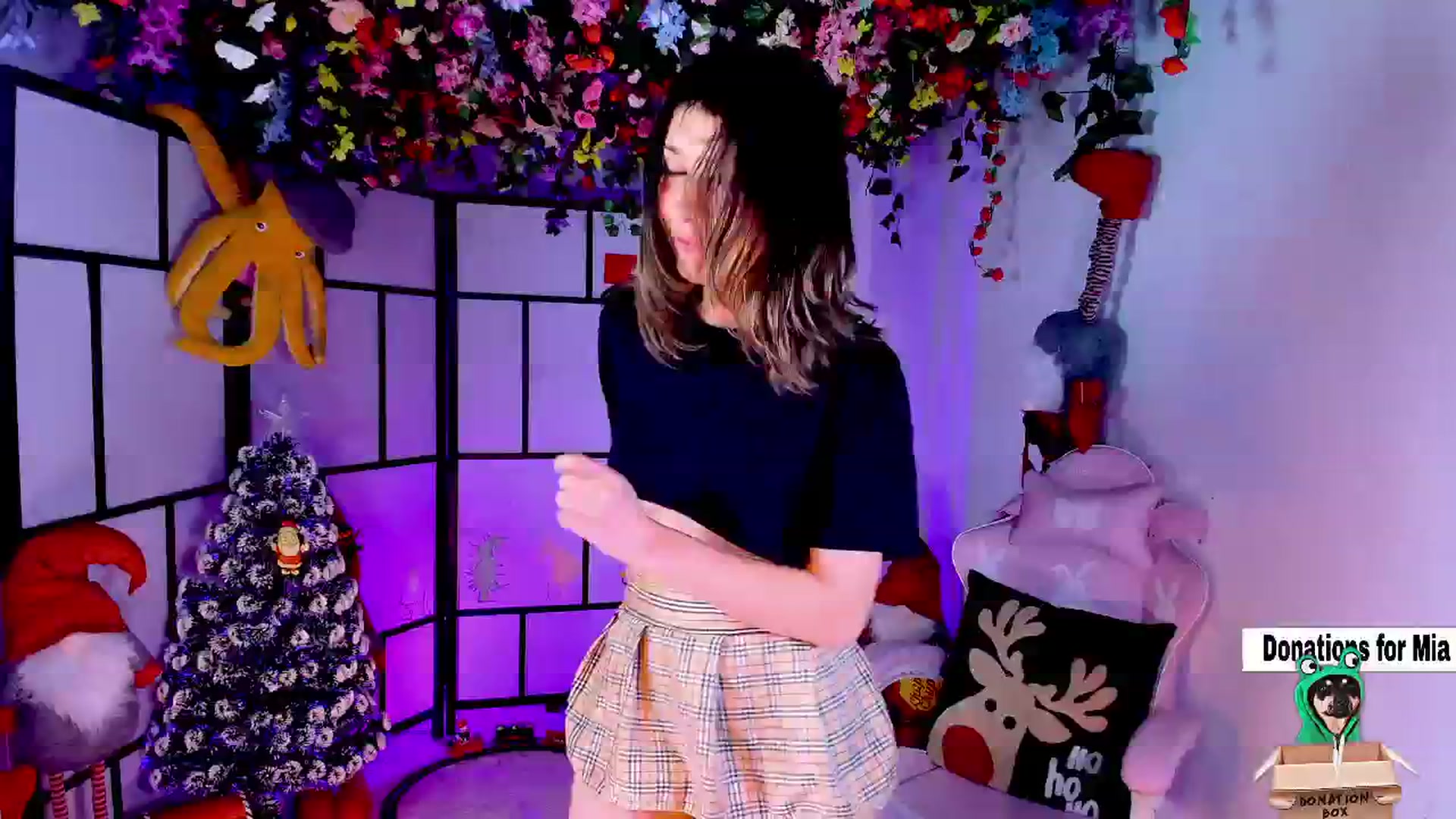 Gallery image thumbnail from Agostinha_Red's myfreecams stream on, 12/29/2024, 16:43 image 12 of 20
