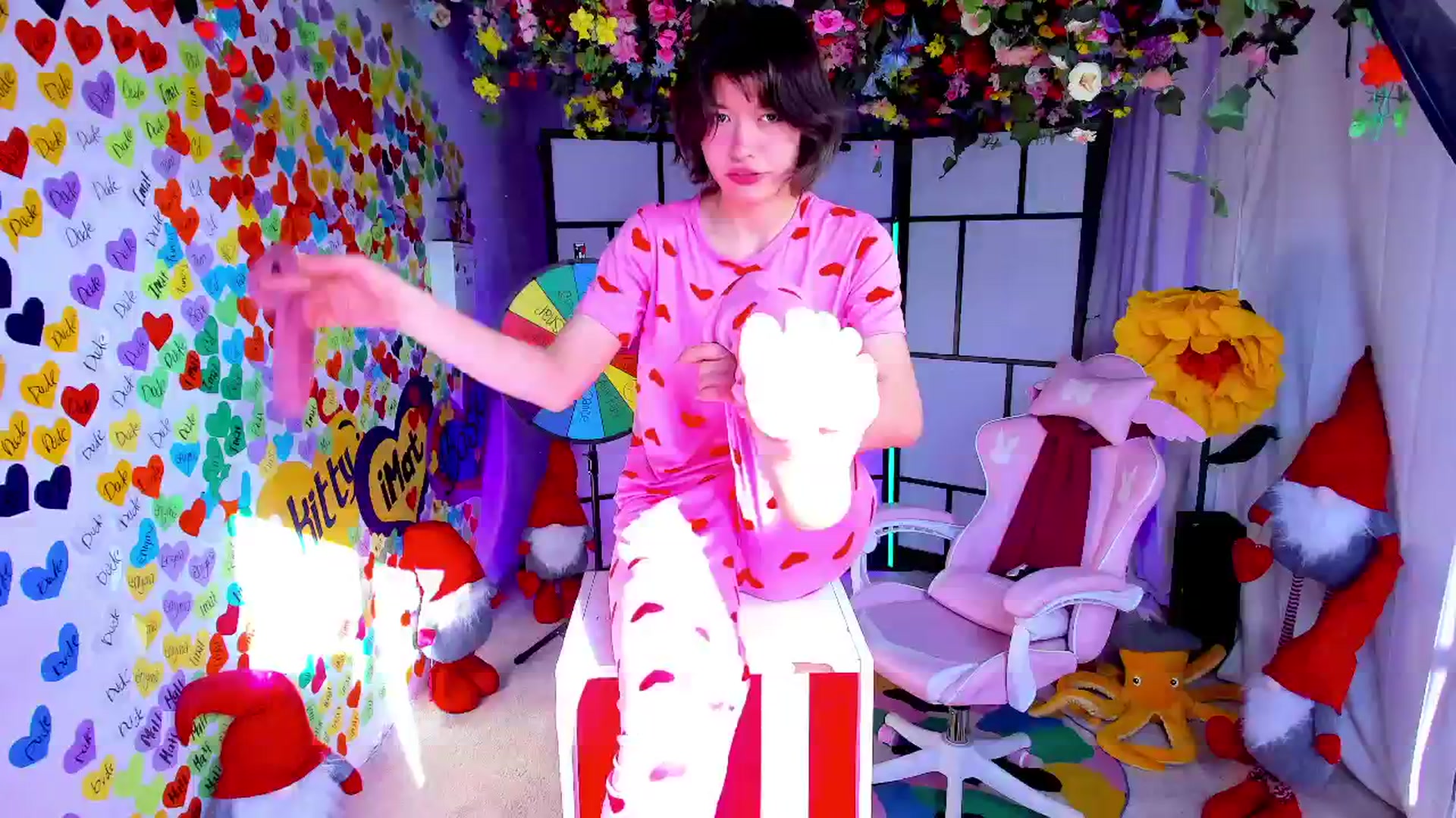 Gallery image thumbnail from Agostinha_Red's myfreecams stream on, 04/06/2025, 12:30 image 3 of 20
