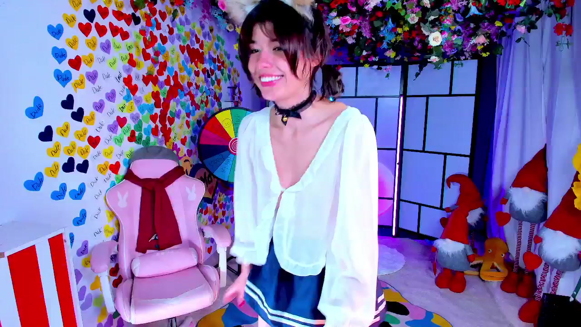 Gallery image thumbnail from Agostinha_Red's myfreecams stream on, 05/03/2025, 23:46 image 10 of 20