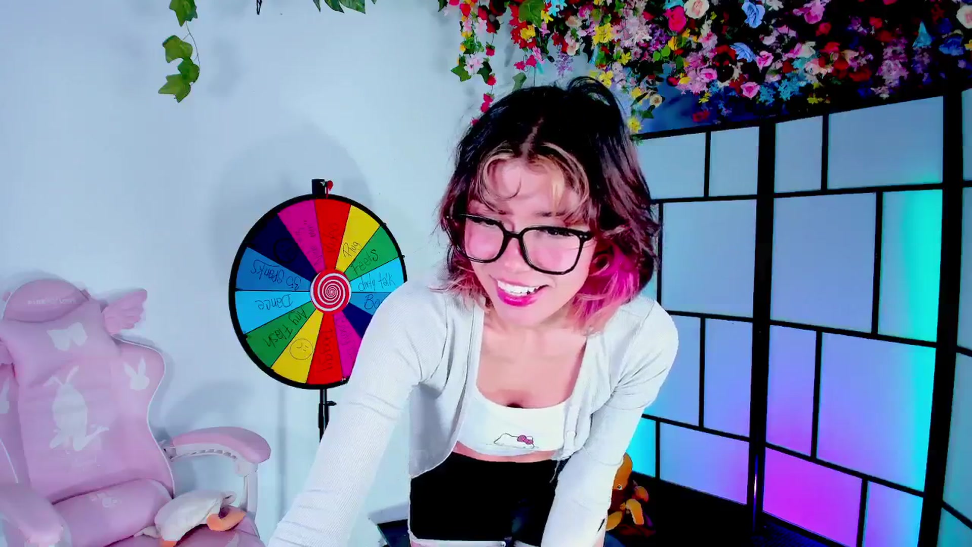 Gallery image thumbnail from Agostinha_Red's myfreecams stream on, 07/15/2025, 04:26 image 3 of 20