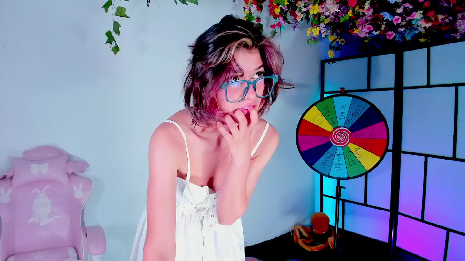 Gallery image thumbnail from Agostinha_Red's myfreecams stream on, 07/16/2025, 05:19 image 16 of 20