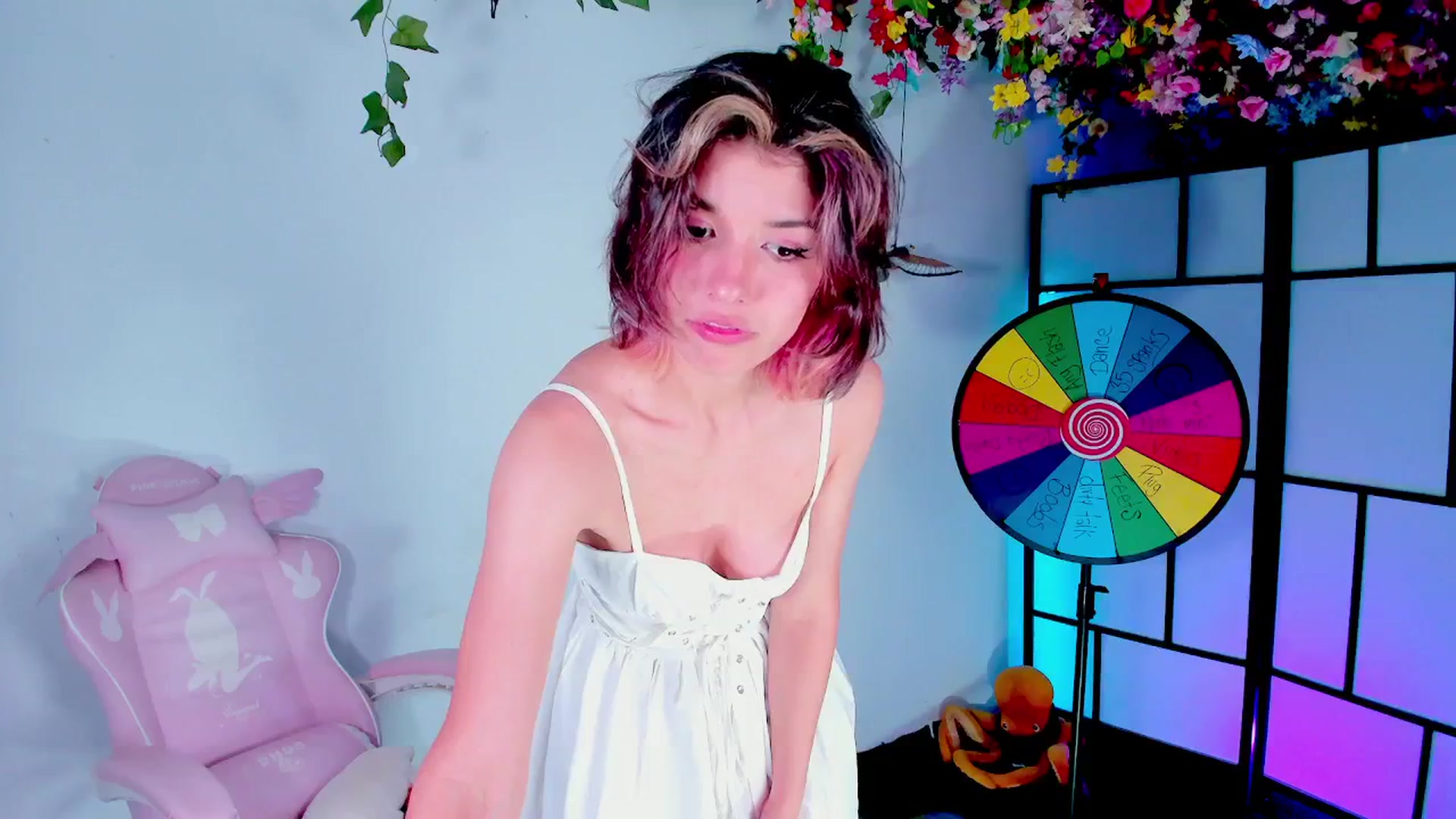 Gallery image thumbnail from Agostinha_Red's myfreecams stream on, 07/16/2025, 05:19 image 10 of 20