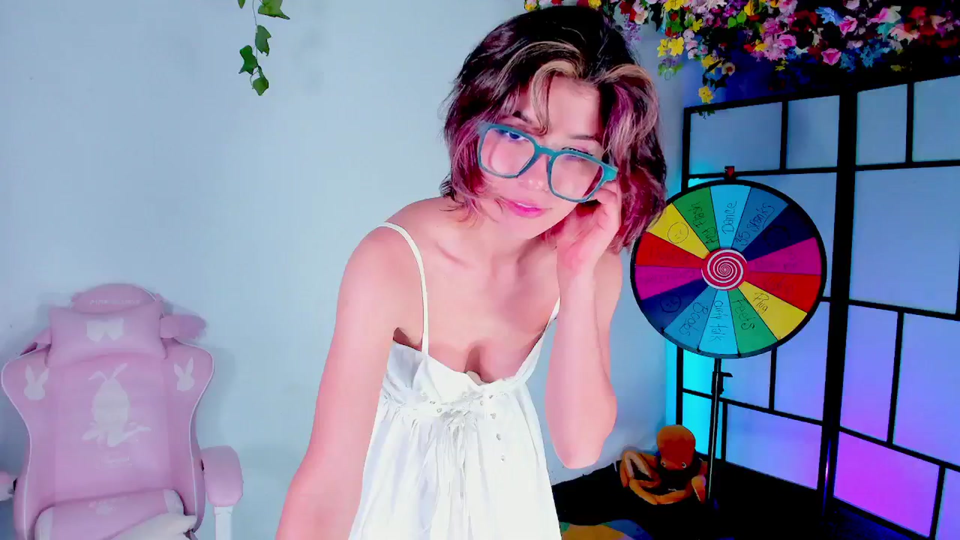 Gallery image thumbnail from Agostinha_Red's myfreecams stream on, 07/16/2025, 05:19 image 17 of 20