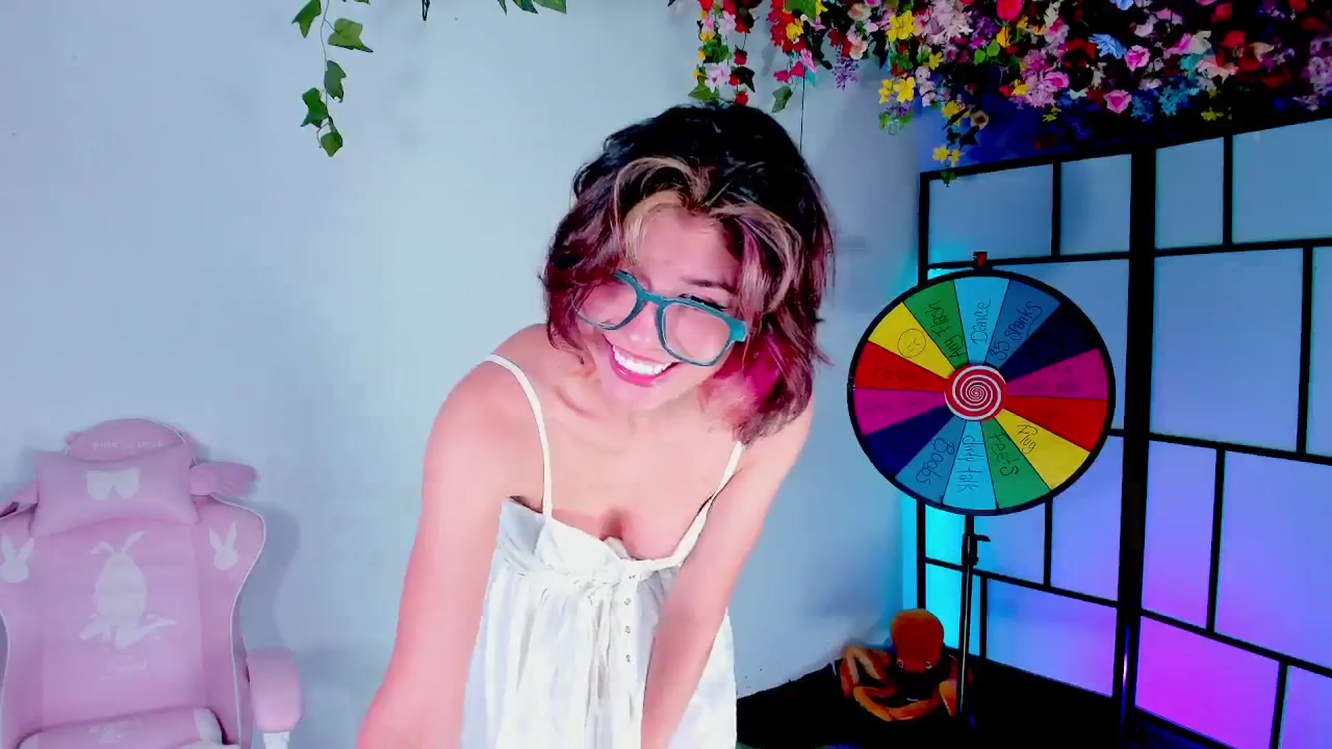 Gallery image thumbnail from Agostinha_Red's myfreecams stream on, 07/16/2025, 05:19 image 15 of 20