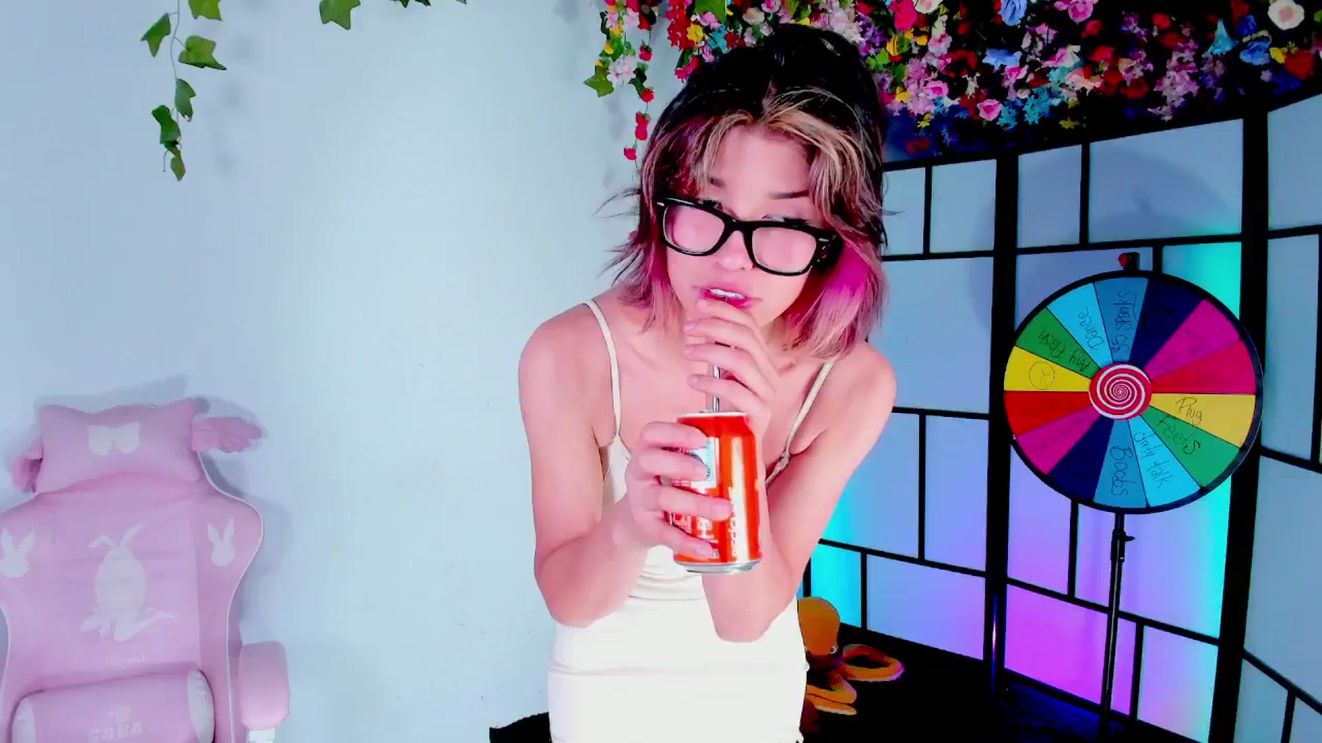 Gallery image thumbnail from Agostinha_Red's myfreecams stream on, 07/21/2025, 05:22 image 14 of 20