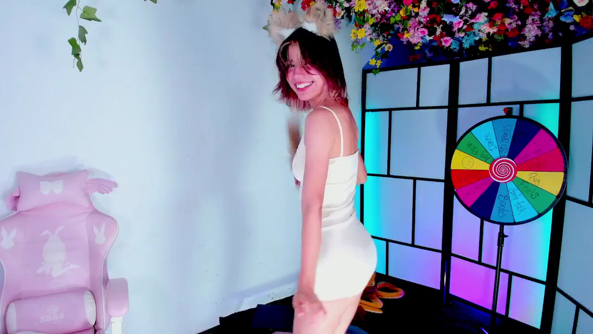 Gallery image thumbnail from Agostinha_Red's myfreecams stream on, 07/21/2025, 06:53 image 6 of 20