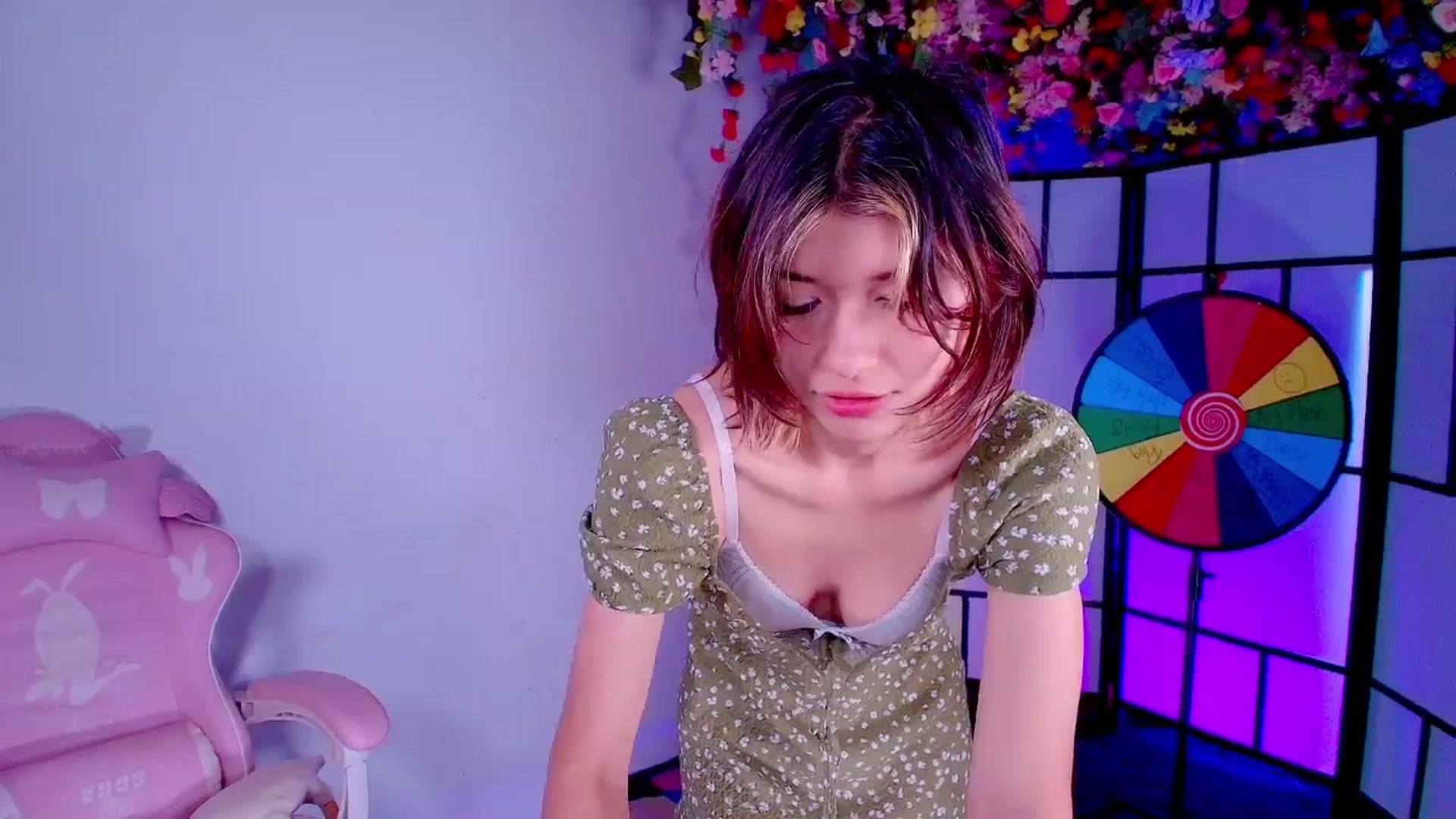 Gallery image thumbnail from Agostinha_Red's myfreecams stream on, 08/04/2025, 08:44 image 10 of 20