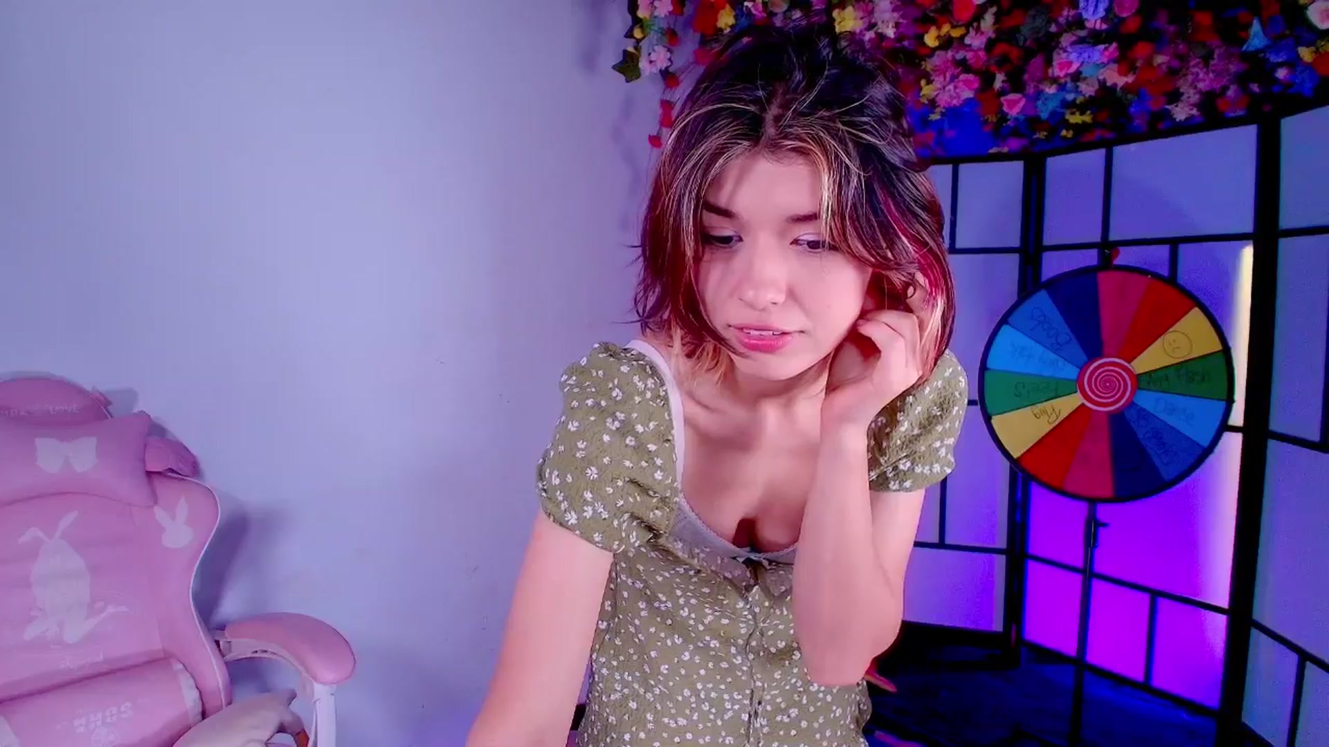 Gallery image thumbnail from Agostinha_Red's myfreecams stream on, 08/04/2025, 08:44 image 11 of 20