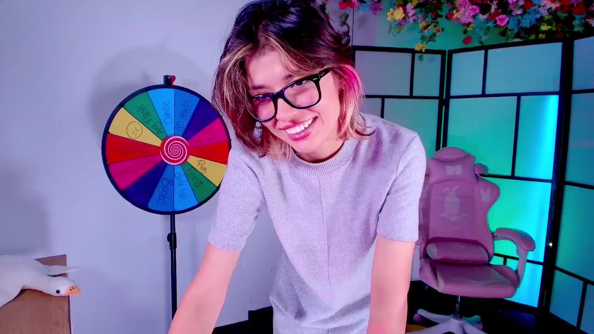 Gallery image thumbnail from Agostinha_Red's myfreecams stream on, 08/09/2025, 09:37 image 6 of 20