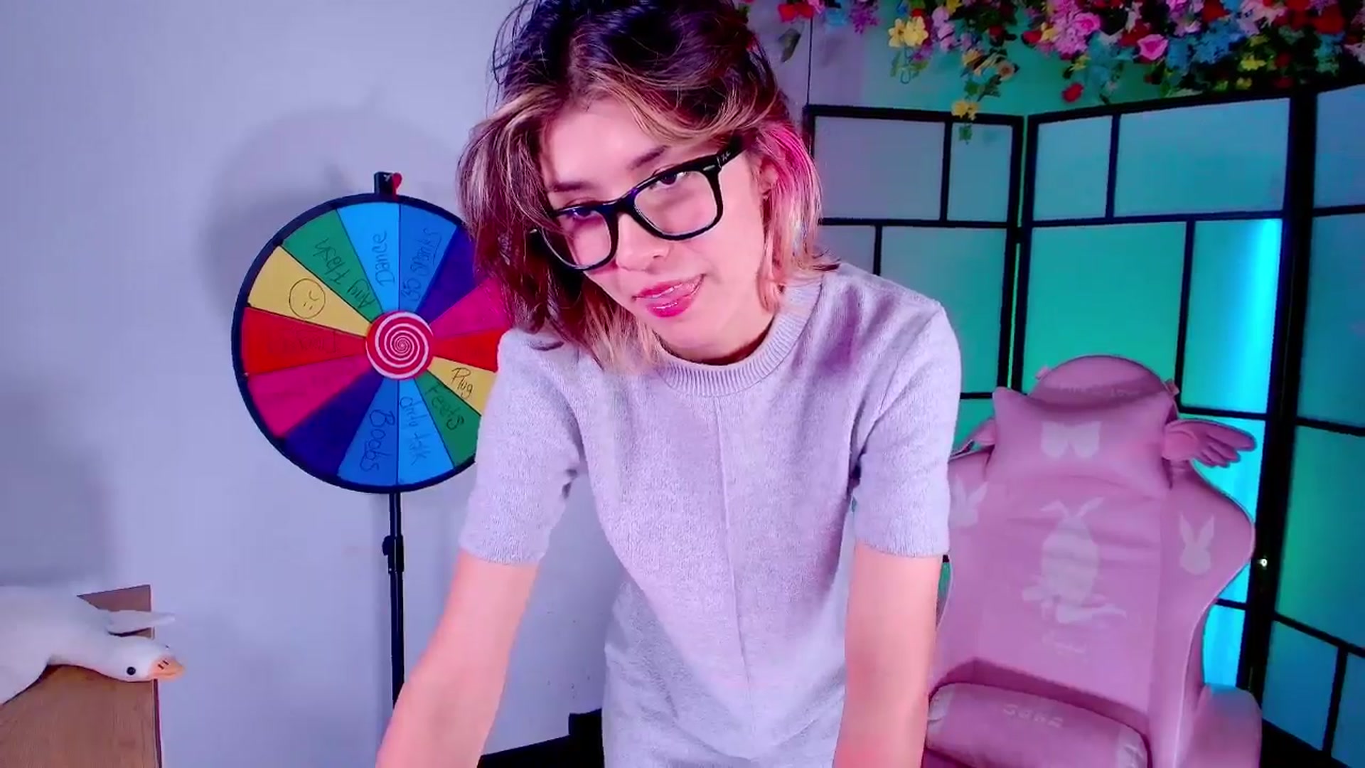 Gallery image thumbnail from Agostinha_Red's myfreecams stream on, 08/09/2025, 09:37 image 2 of 20