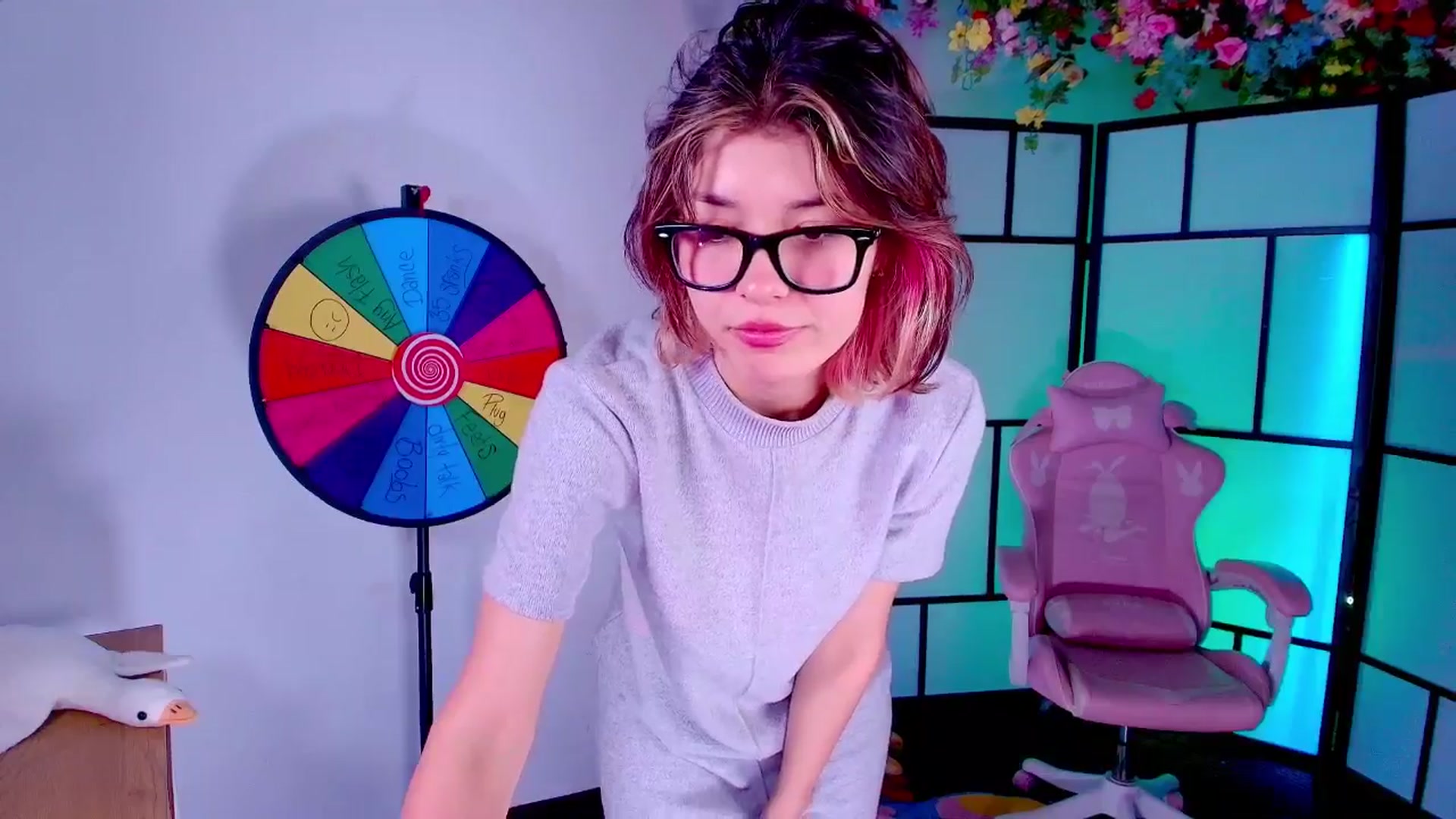 Gallery image thumbnail from Agostinha_Red's myfreecams stream on, 08/09/2025, 09:37 image 7 of 20