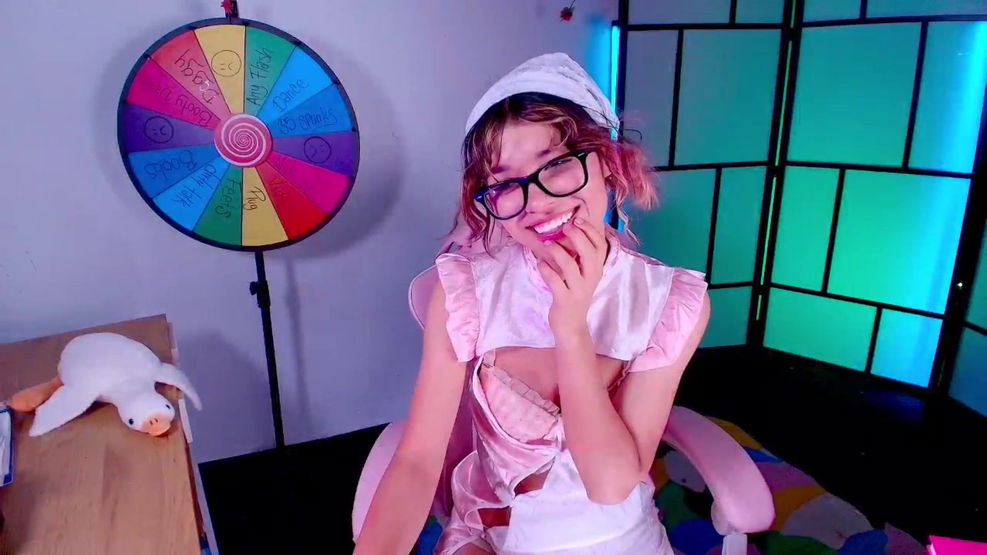 Gallery image thumbnail from Agostinha_Red's myfreecams stream on, 08/10/2025, 08:07 image 5 of 20