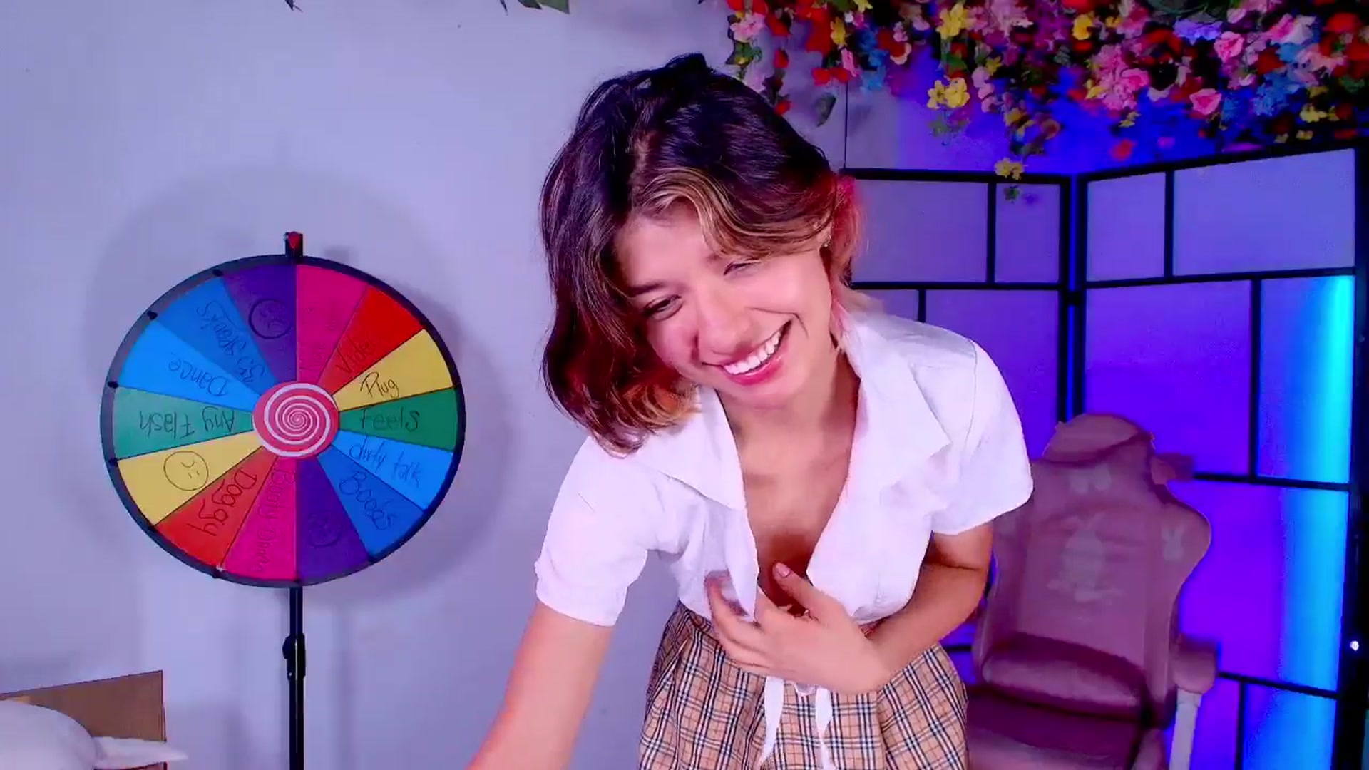Gallery image thumbnail from Agostinha_Red's myfreecams stream on, 08/16/2025, 03:23 image 6 of 20