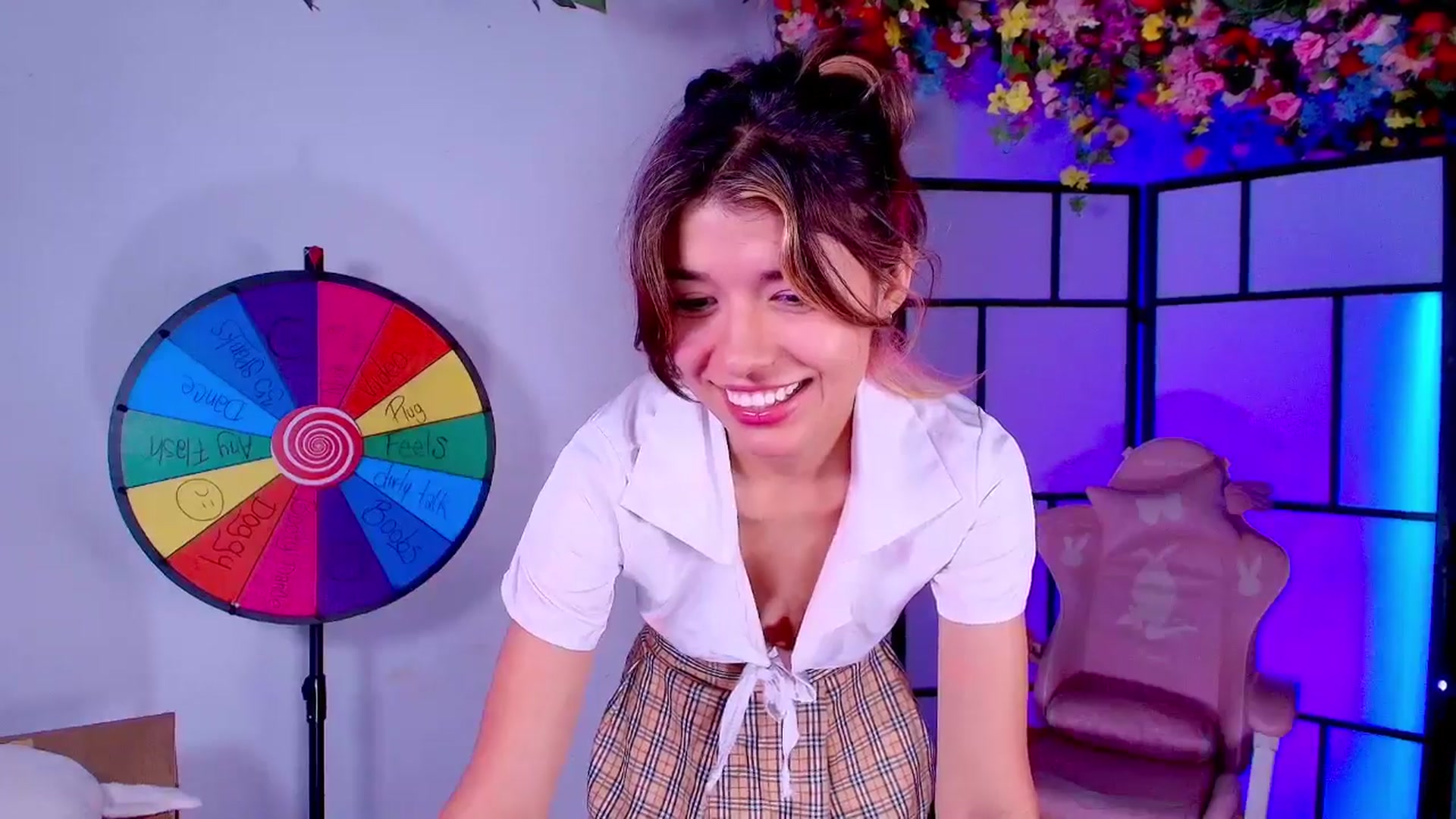 Gallery image thumbnail from Agostinha_Red's myfreecams stream on, 08/16/2025, 03:23 image 15 of 20