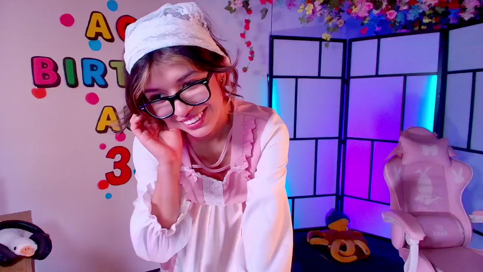 Gallery image thumbnail from Agostinha_Red's myfreecams stream on, 08/22/2025, 22:56 image 15 of 20