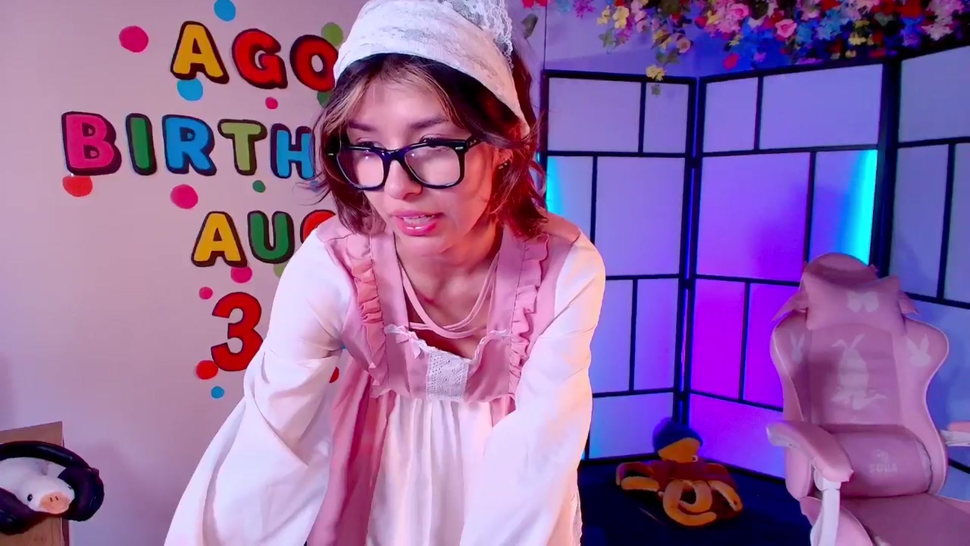 Gallery image thumbnail from Agostinha_Red's myfreecams stream on, 08/22/2025, 22:56 image 16 of 20