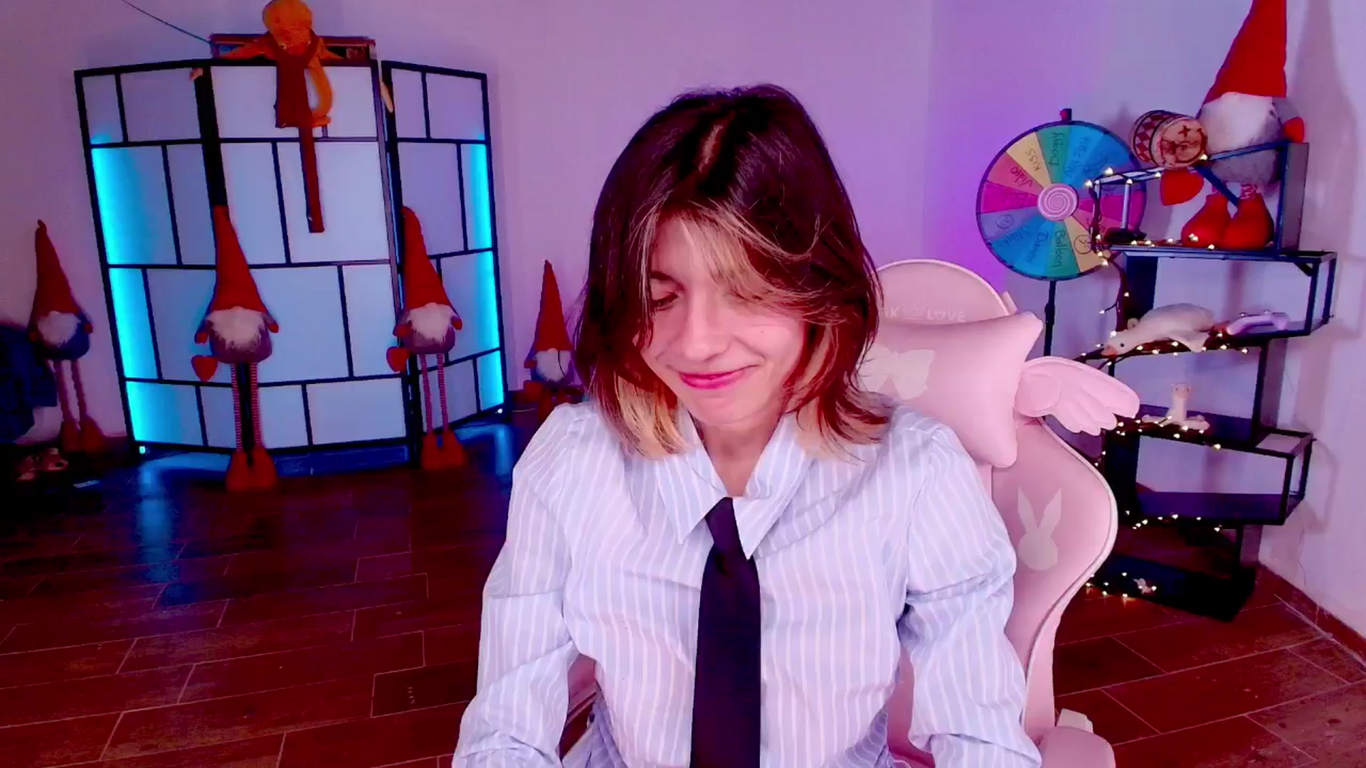 Gallery image thumbnail from Agostinha_Red's myfreecams stream on, 09/29/2025, 24:12 image 7 of 20
