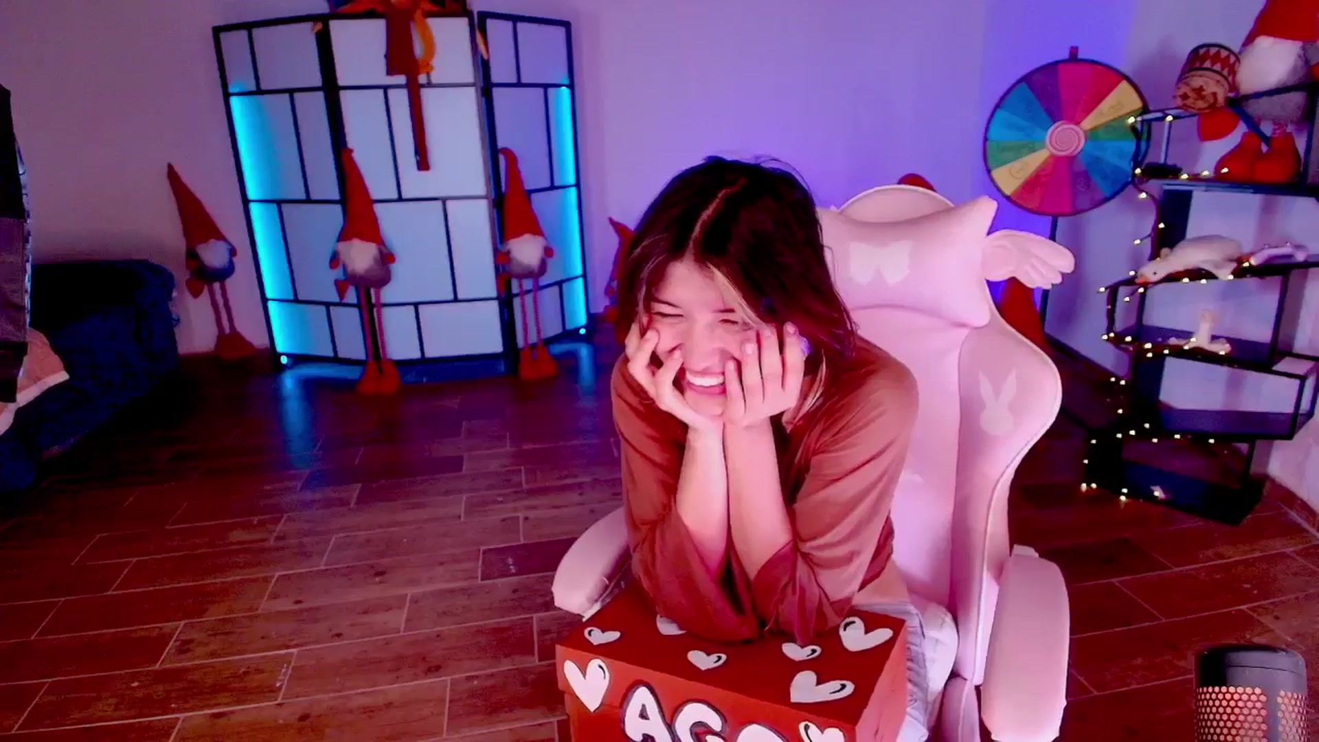 Gallery image thumbnail from Agostinha_Red's myfreecams stream on, 09/30/2025, 01:48 image 15 of 20