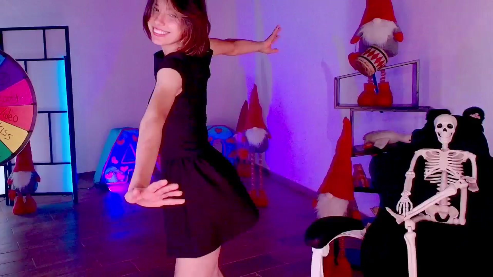 Gallery image thumbnail from Agostinha_Red's myfreecams stream on, 10/26/2025, 24:03 image 17 of 20