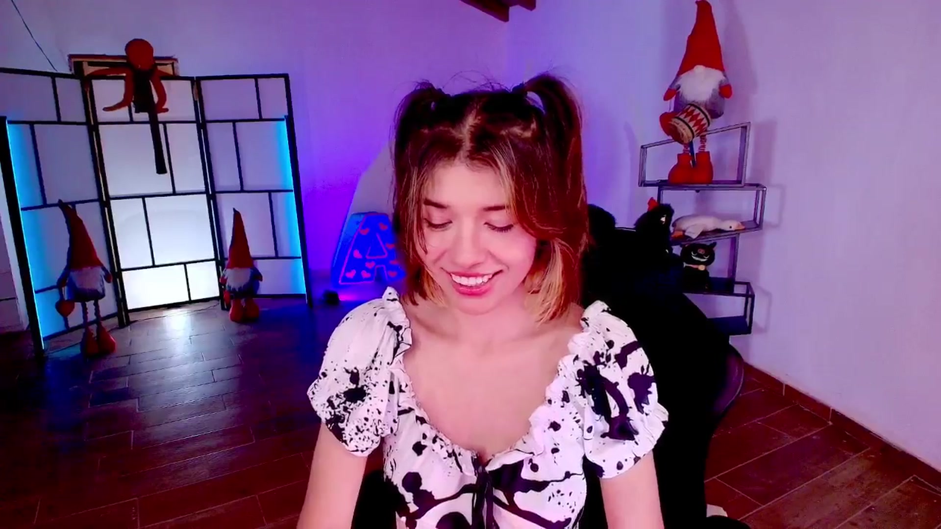 Gallery image thumbnail from Agostinha_Red's myfreecams stream on, 10/28/2025, 03:47 image 10 of 20