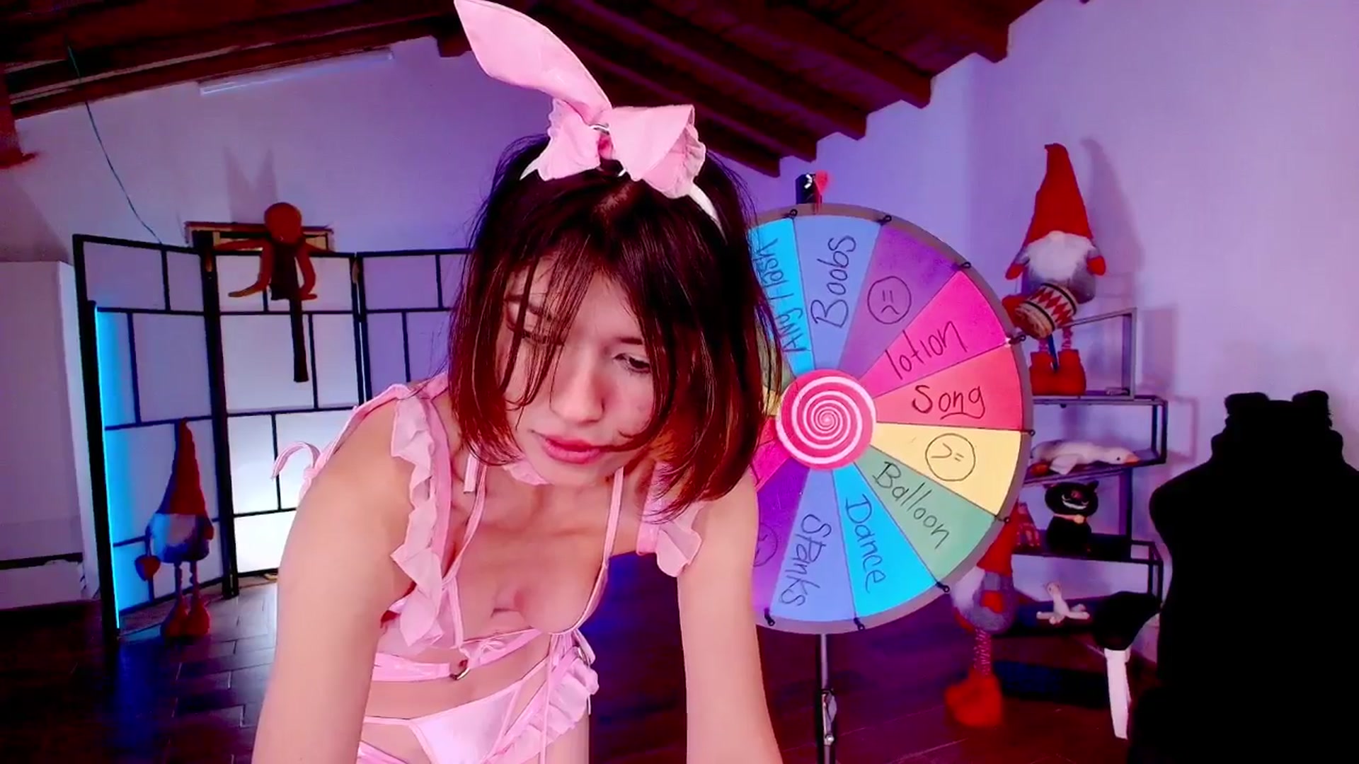 Gallery image thumbnail from Agostinha_Red's myfreecams stream on, 10/31/2025, 24:04 image 16 of 20