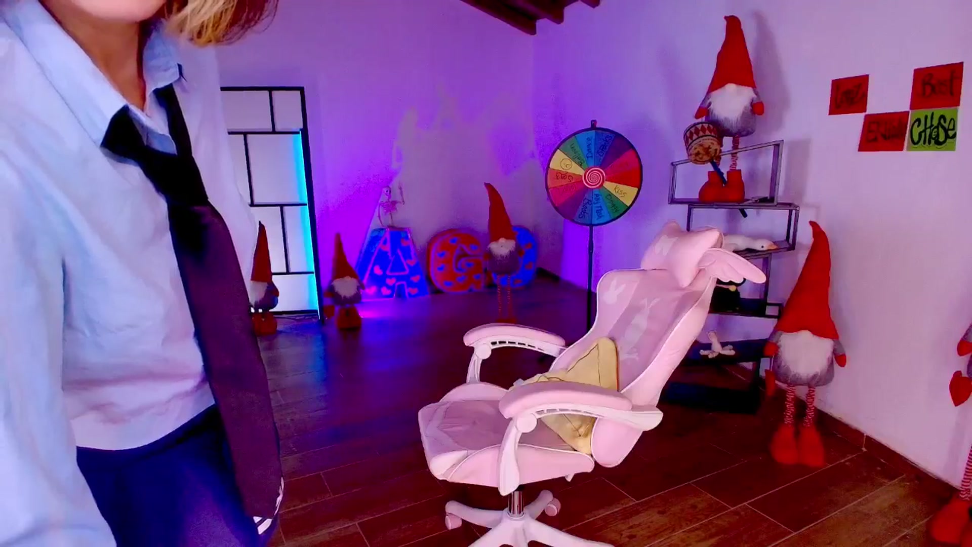Gallery image thumbnail from Agostinha_Red's myfreecams stream on, 11/11/2025, 20:48 image 19 of 20