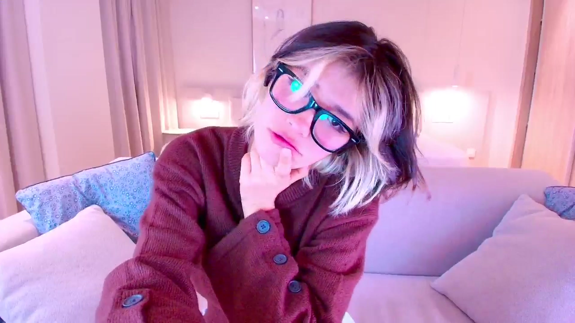 Gallery image thumbnail from Agostinha_Red's myfreecams stream on, 03/22/2026, 09:18 image 4 of 20