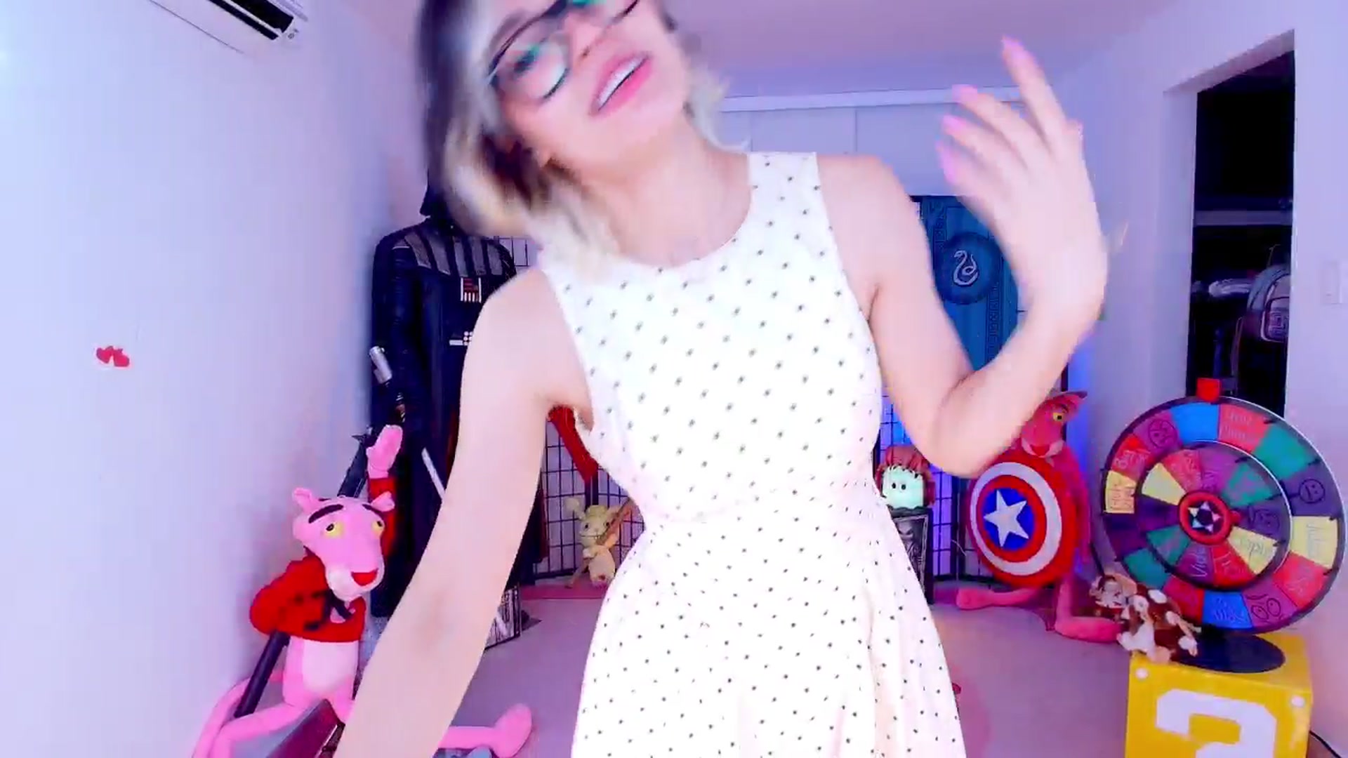 Gallery image thumbnail from Agostinha_Red's myfreecams stream on, 04/21/2026, 04:10 image 4 of 20