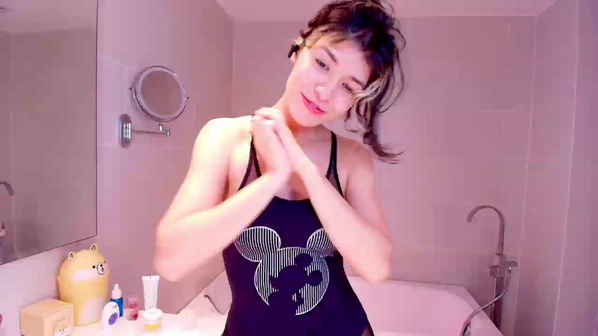 Gallery image thumbnail from Agostinha_Red's myfreecams stream on, 05/13/2026, 07:29 image 4 of 20