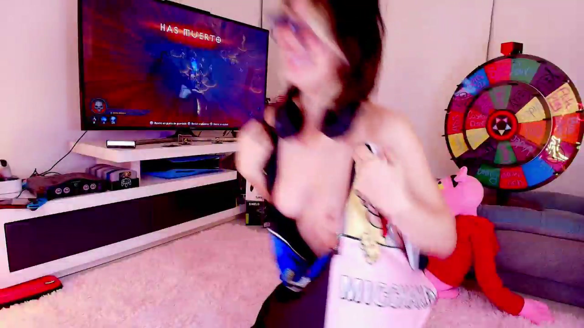 Gallery image thumbnail from Agostinha_Red's myfreecams stream on, 05/17/2026, 03:10 image 17 of 20