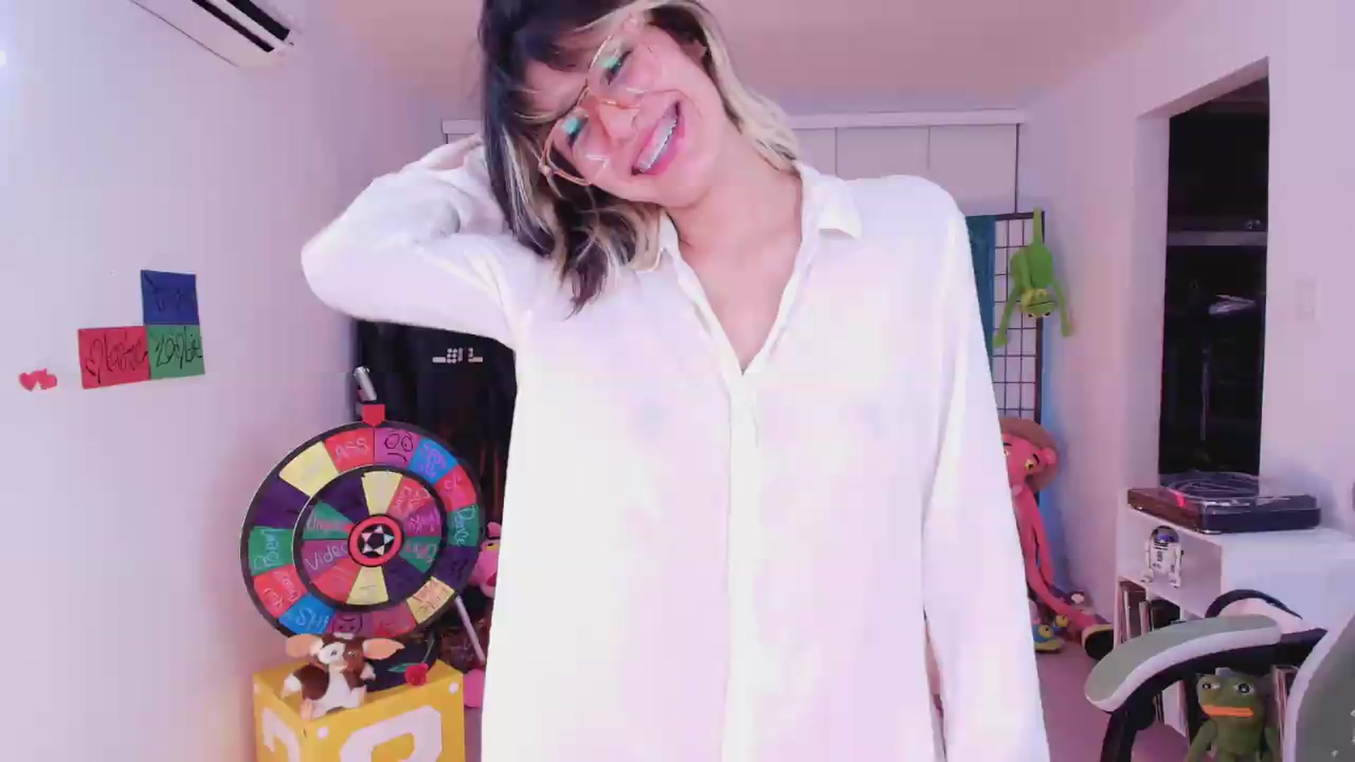 Gallery image thumbnail from Agostinha_Red's myfreecams stream on, 06/09/2026, 11:01 image 4 of 20