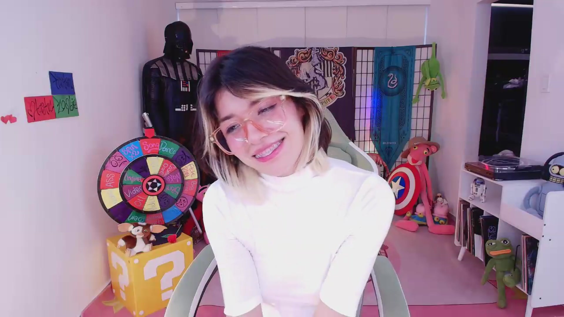 Gallery image thumbnail from Agostinha_Red's myfreecams stream on, 06/10/2026, 11:44 image 15 of 20