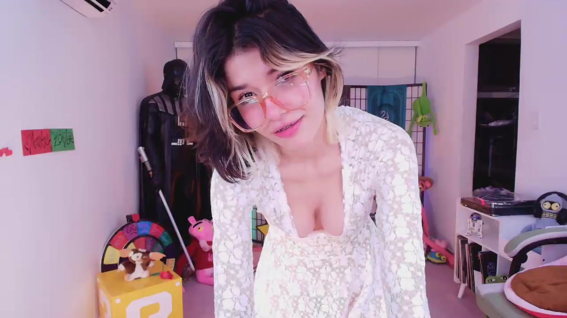 Gallery image thumbnail from Agostinha_Red's myfreecams stream on, 06/15/2026, 04:48 image 16 of 20