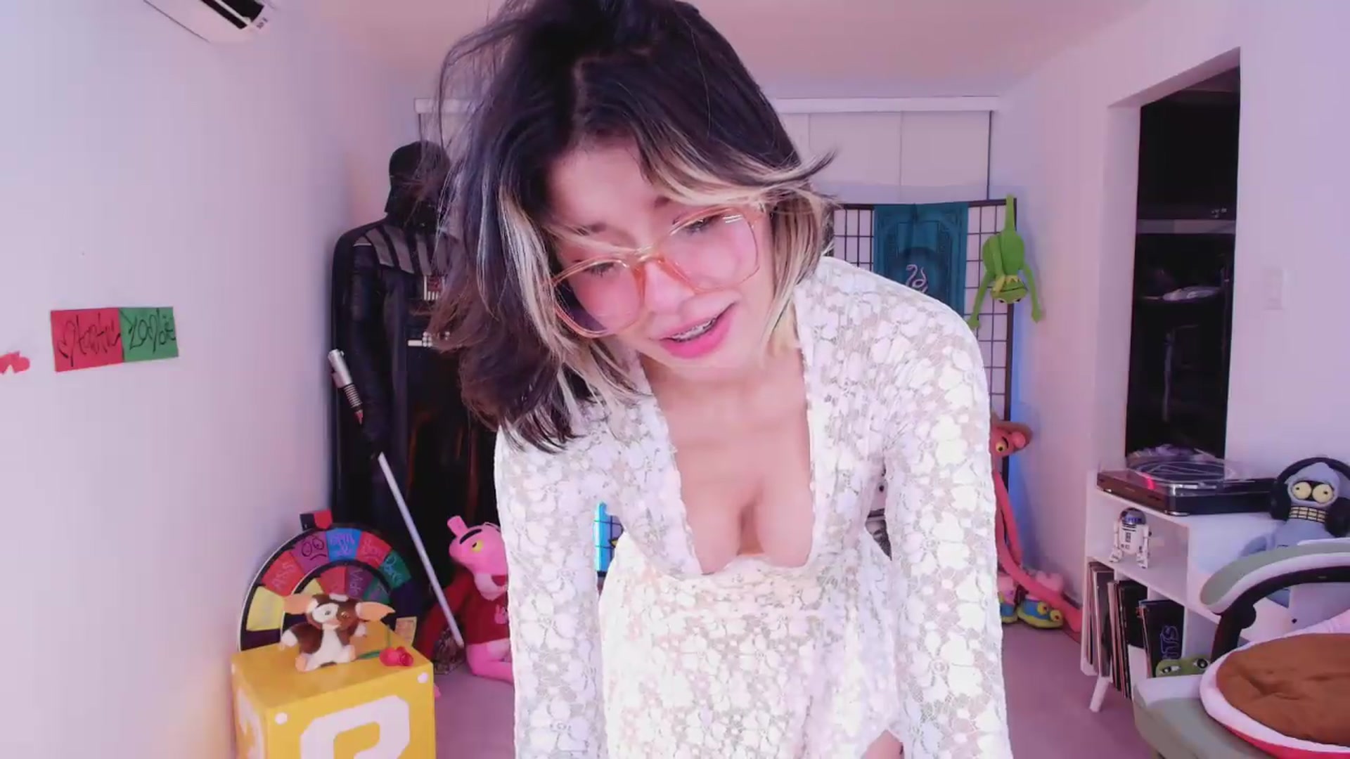 Gallery image thumbnail from Agostinha_Red's myfreecams stream on, 06/15/2026, 04:48 image 15 of 20