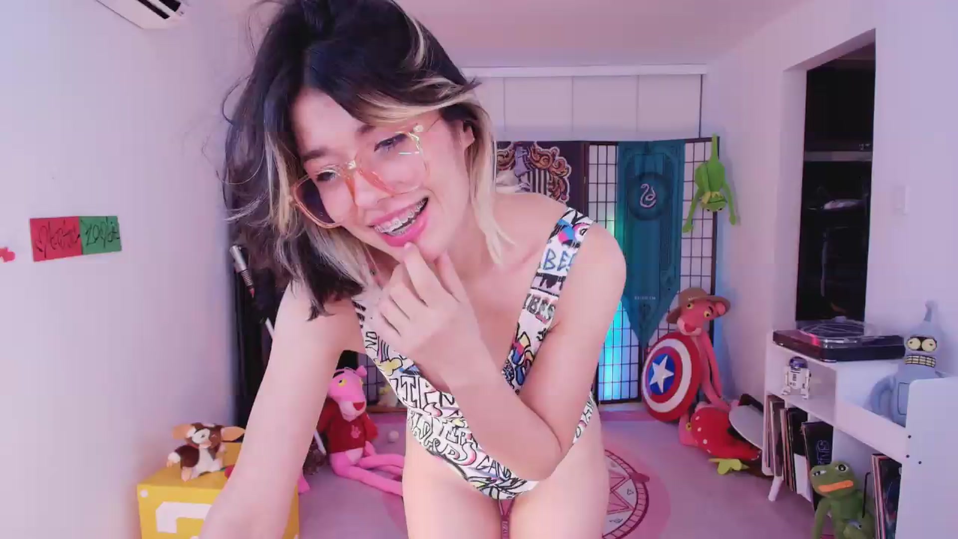 Gallery image thumbnail from Agostinha_Red's myfreecams stream on, 06/19/2026, 07:17 image 9 of 20