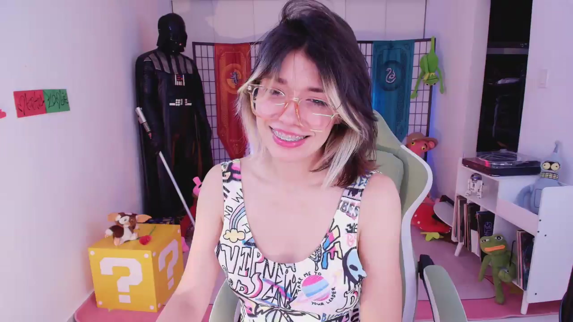 Gallery image thumbnail from Agostinha_Red's myfreecams stream on, 06/19/2026, 07:17 image 13 of 20
