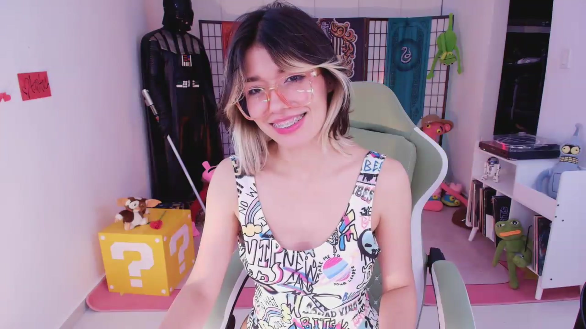 Gallery image thumbnail from Agostinha_Red's myfreecams stream on, 06/19/2026, 09:33 image 17 of 20