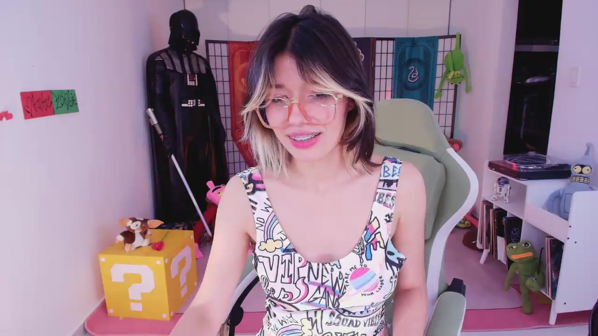 Gallery image thumbnail from Agostinha_Red's myfreecams stream on, 06/19/2026, 09:33 image 14 of 20
