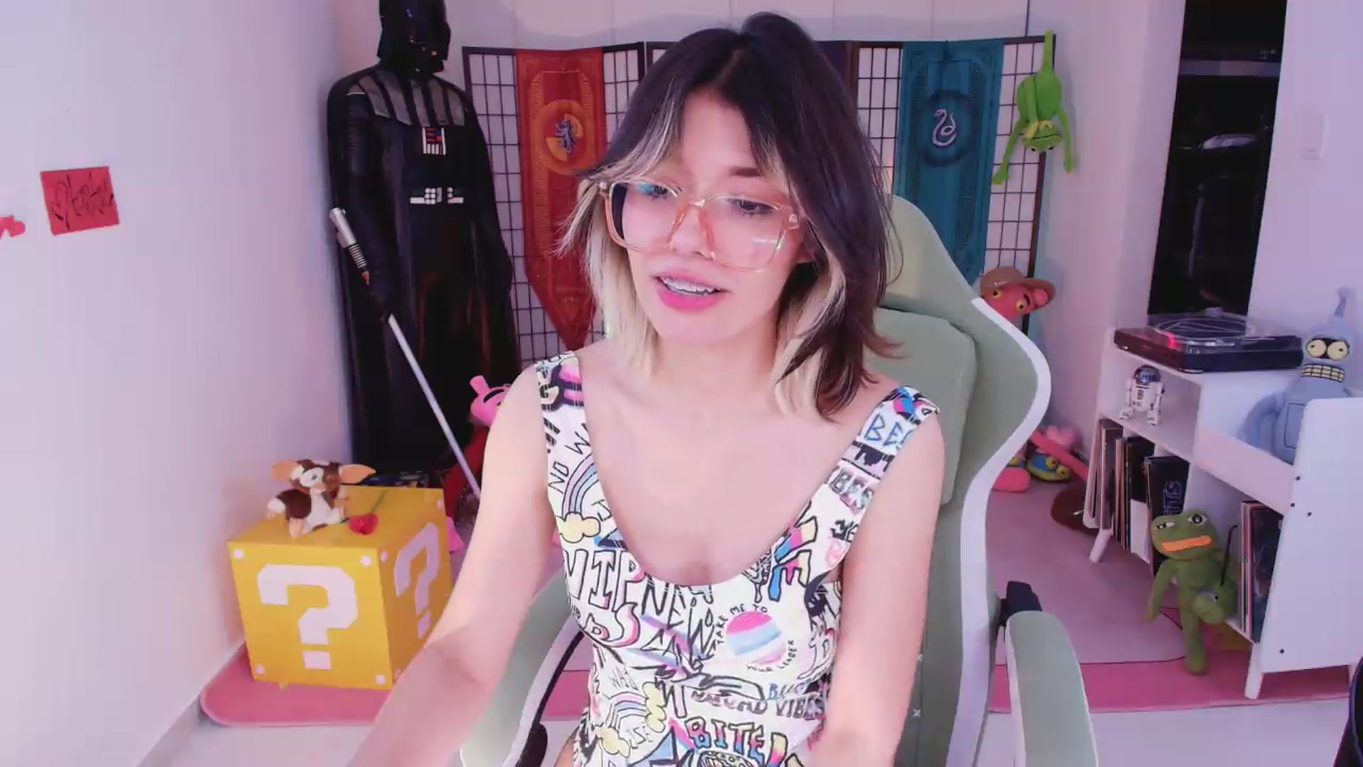 Gallery image thumbnail from Agostinha_Red's myfreecams stream on, 06/19/2026, 09:33 image 18 of 20