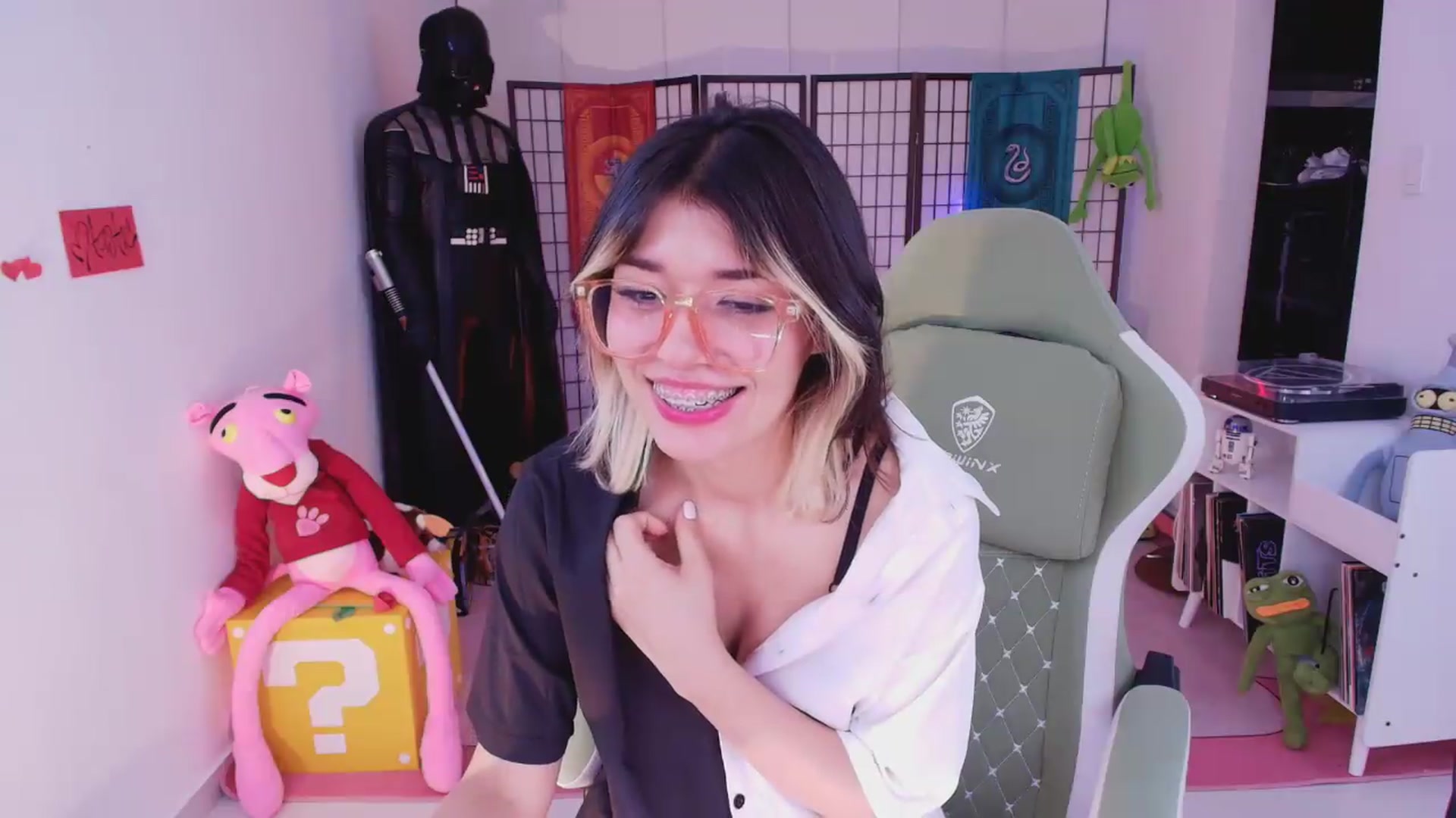 Gallery image thumbnail from Agostinha_Red's myfreecams stream on, 06/24/2026, 05:18 image 9 of 20