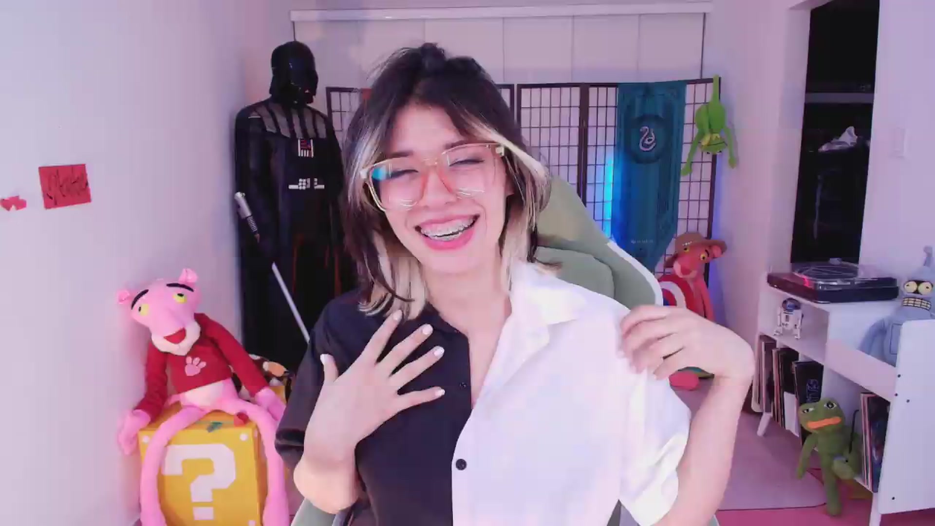 Gallery image thumbnail from Agostinha_Red's myfreecams stream on, 06/24/2026, 05:18 image 1 of 20