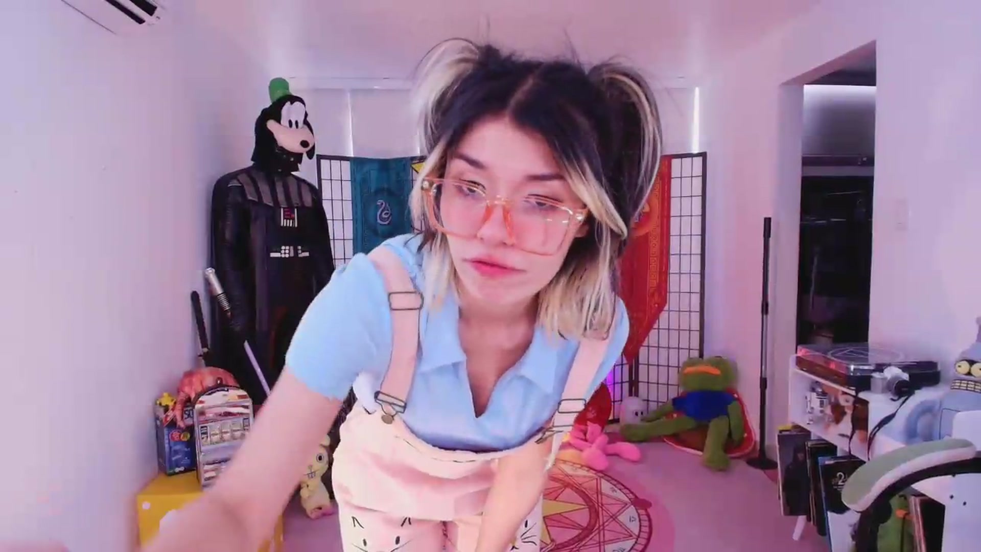 Gallery image thumbnail from Agostinha_Red's myfreecams stream on, 07/11/2026, 16:25 image 5 of 20
