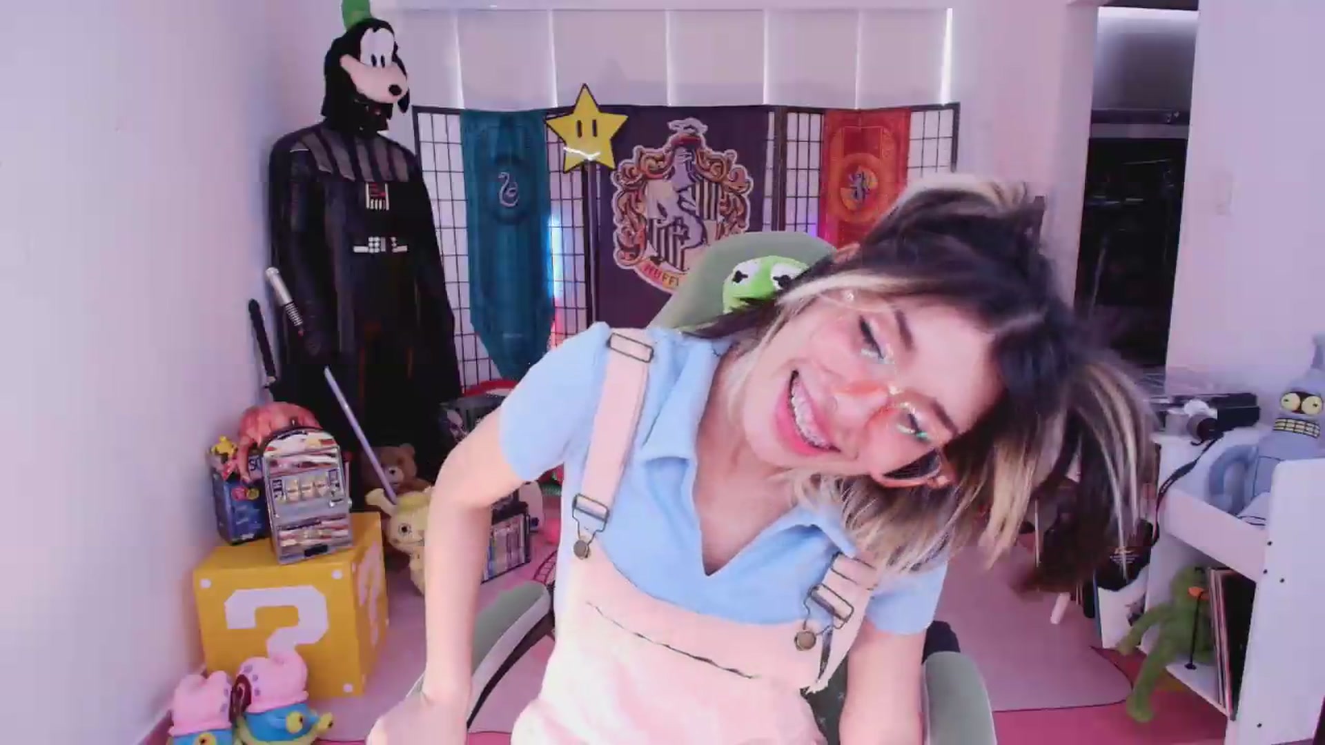 Gallery image thumbnail from Agostinha_Red's myfreecams stream on, 07/11/2026, 16:25 image 10 of 20