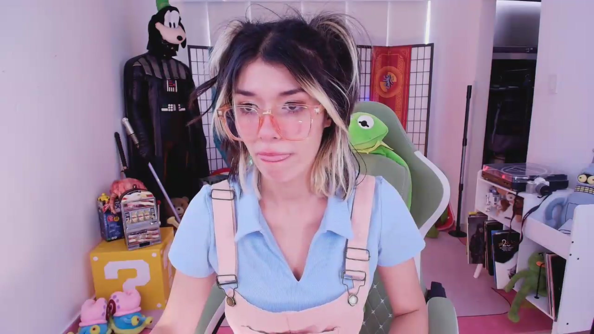 Gallery image thumbnail from Agostinha_Red's myfreecams stream on, 07/11/2026, 16:25 image 6 of 20