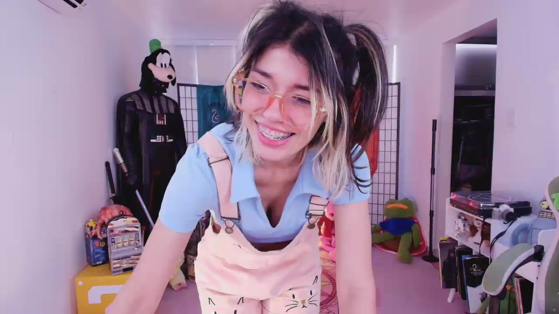 Gallery image thumbnail from Agostinha_Red's myfreecams stream on, 07/11/2026, 16:25 image 14 of 20
